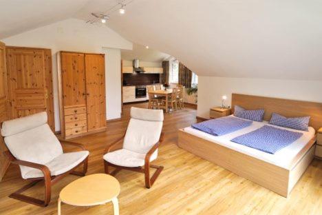 Two-Bedroom Deluxe Apartment with Balcony photo 3