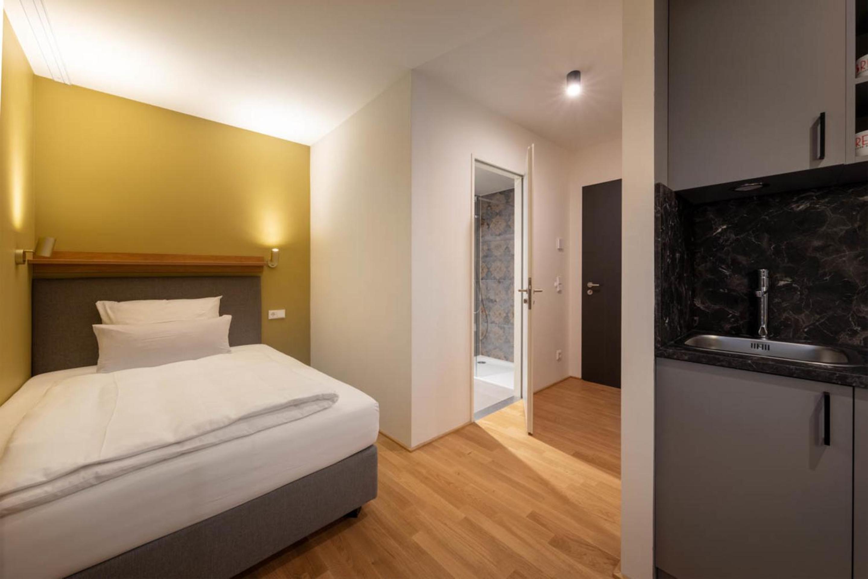 Apartment S - Queen bed and terrace - Photo 1