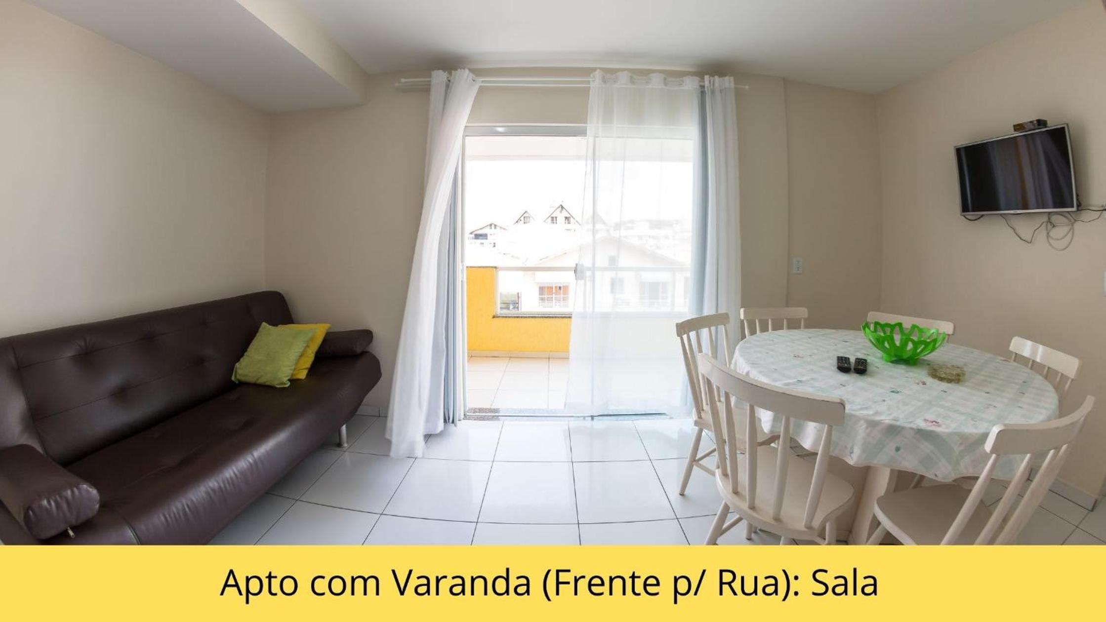 Apartment with Balcony photo 3