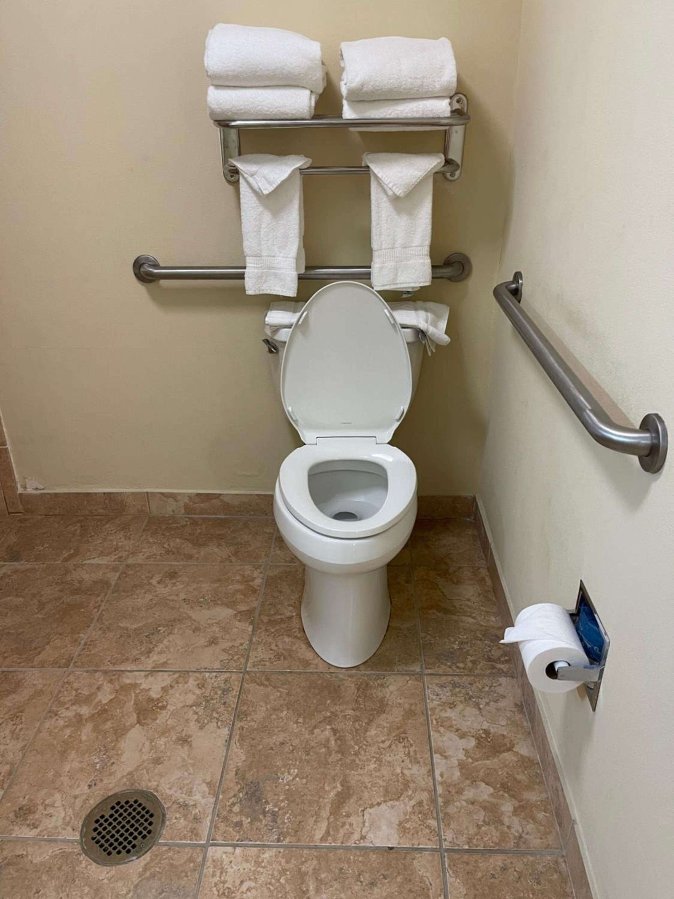 Queen Room with Two Queen Beds and Roll in Shower - Accessible/Non-Smoking - Photo 2
