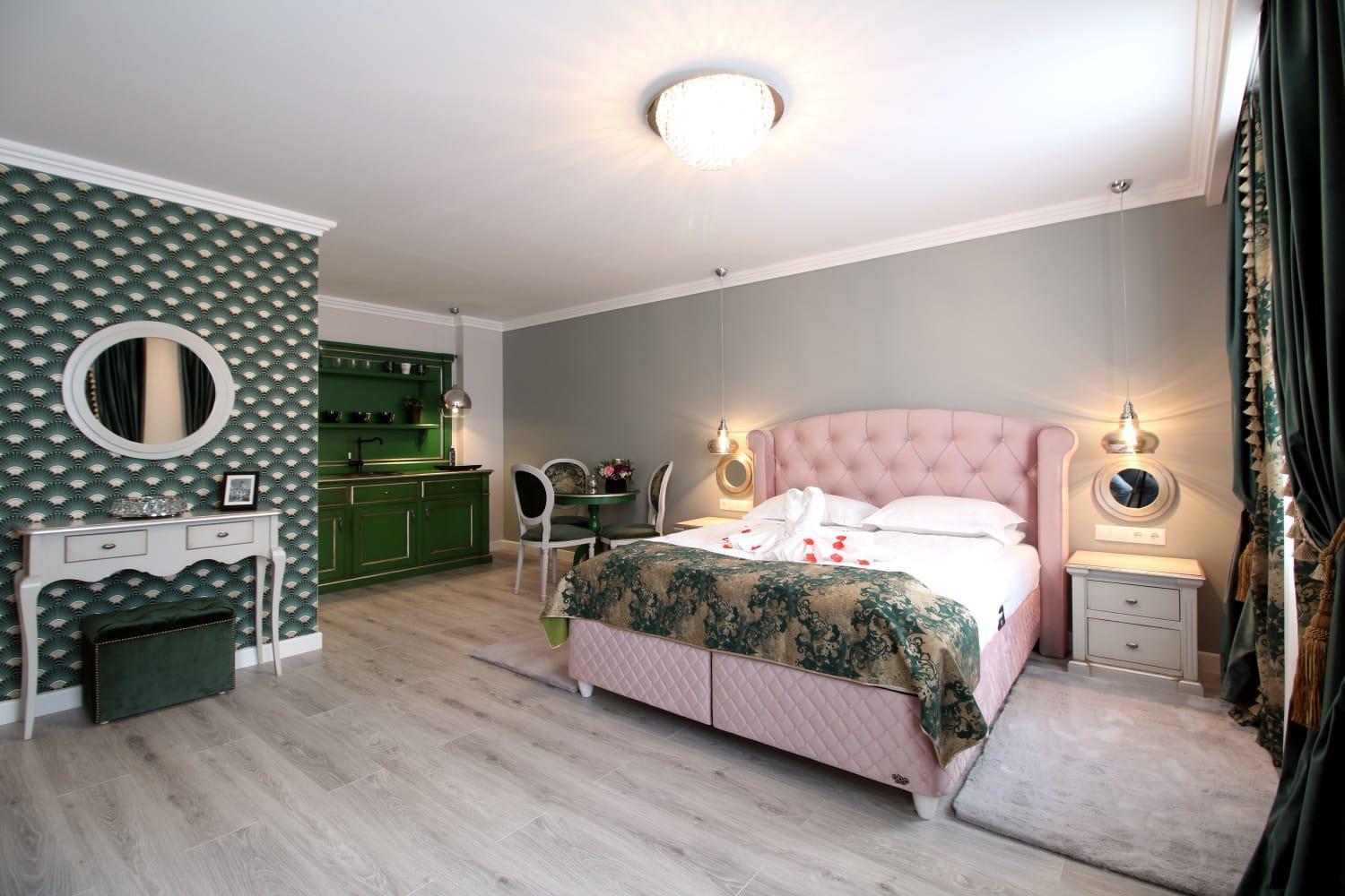 Deluxe Queen Studio