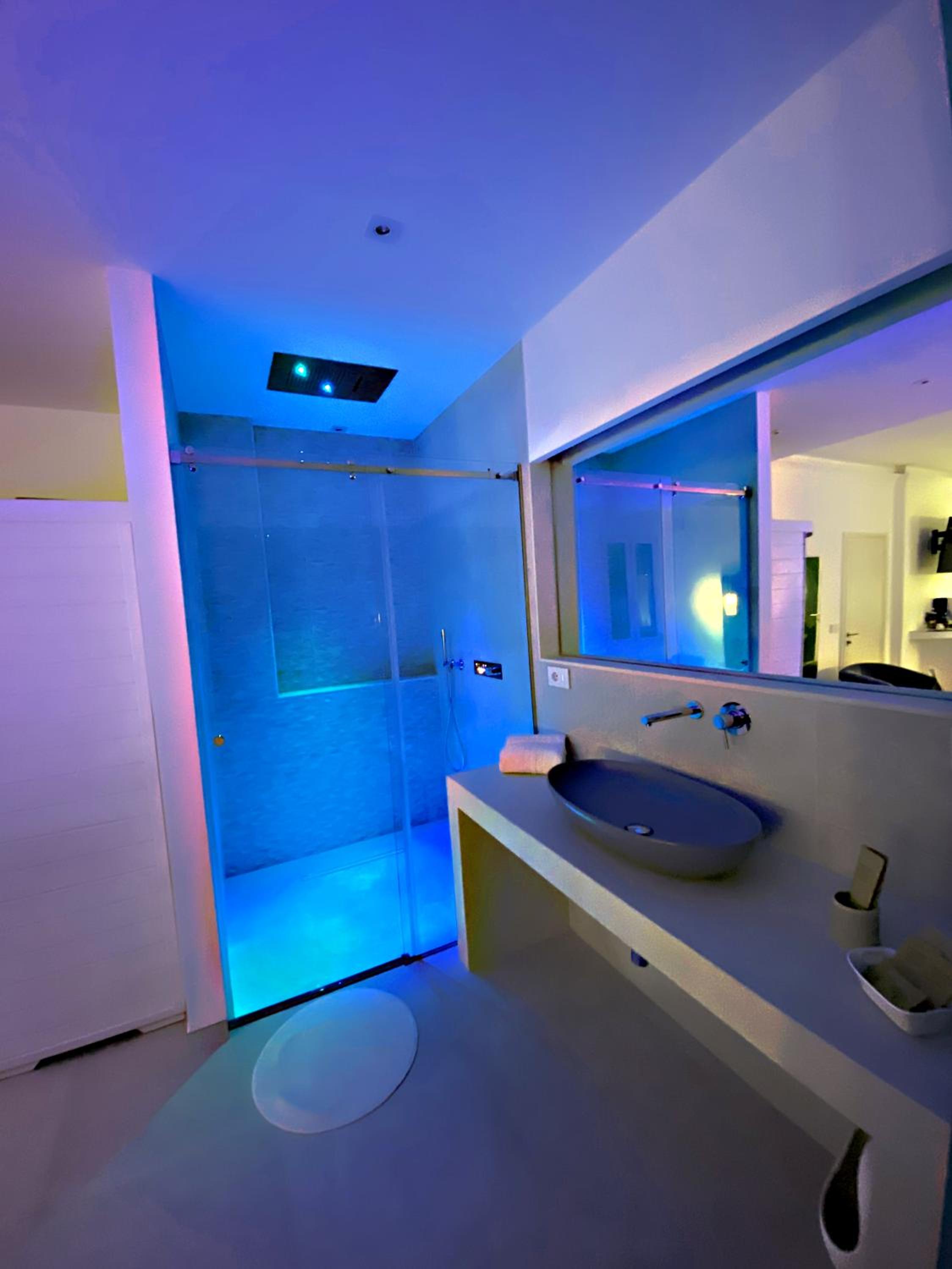 King Room with Spa Bath - Photo 2