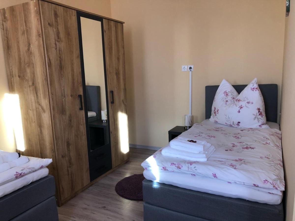 Twin Room with Bathroom photo 2