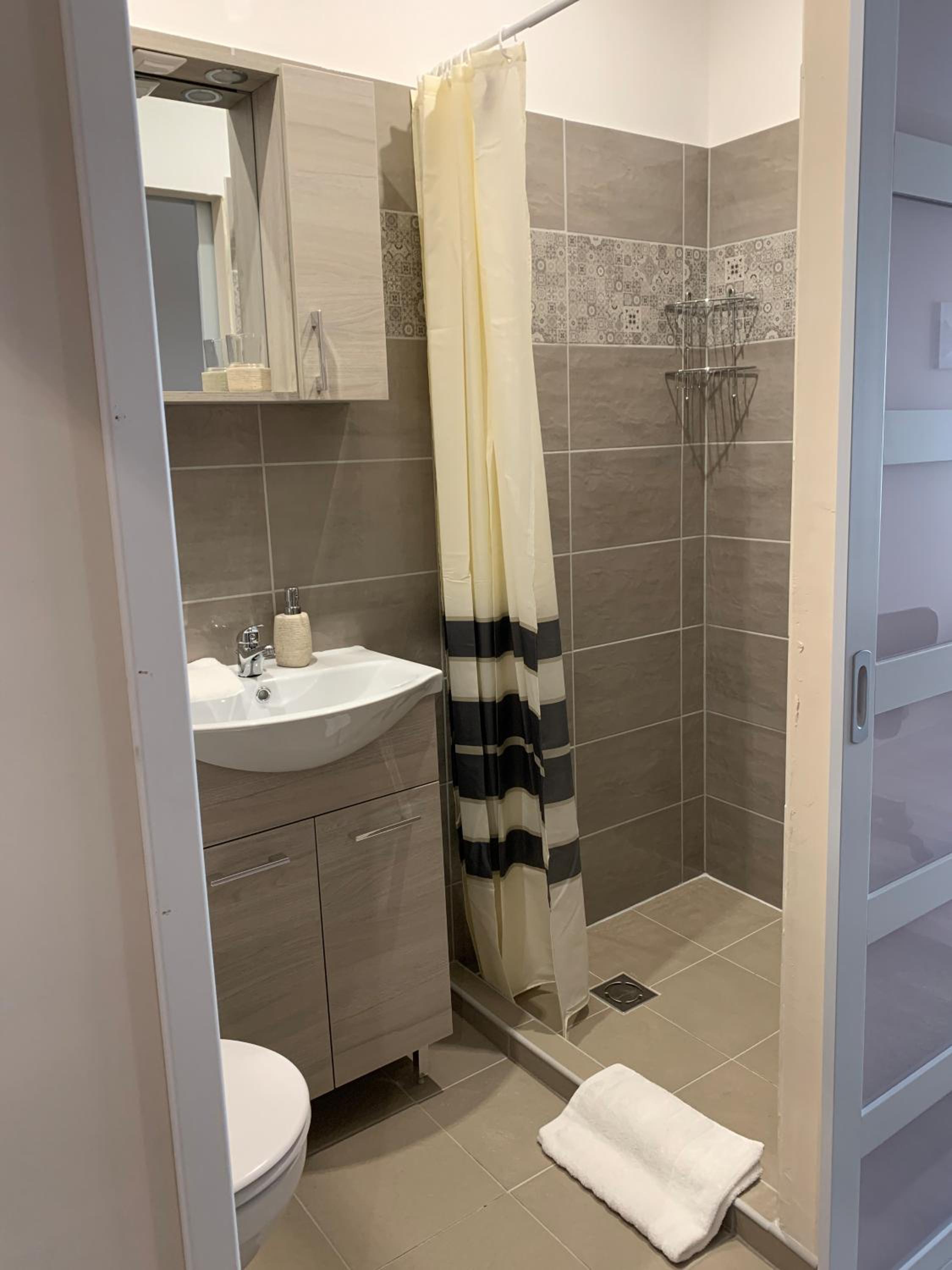 Single Room with Private Bathroom photo 1