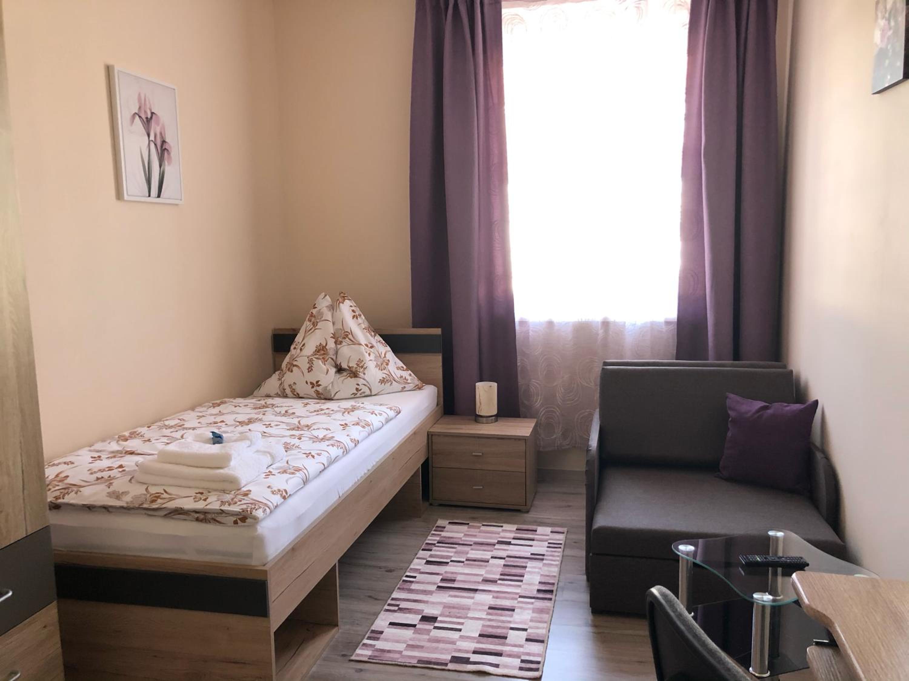 Single Room with Bathroom photo 3