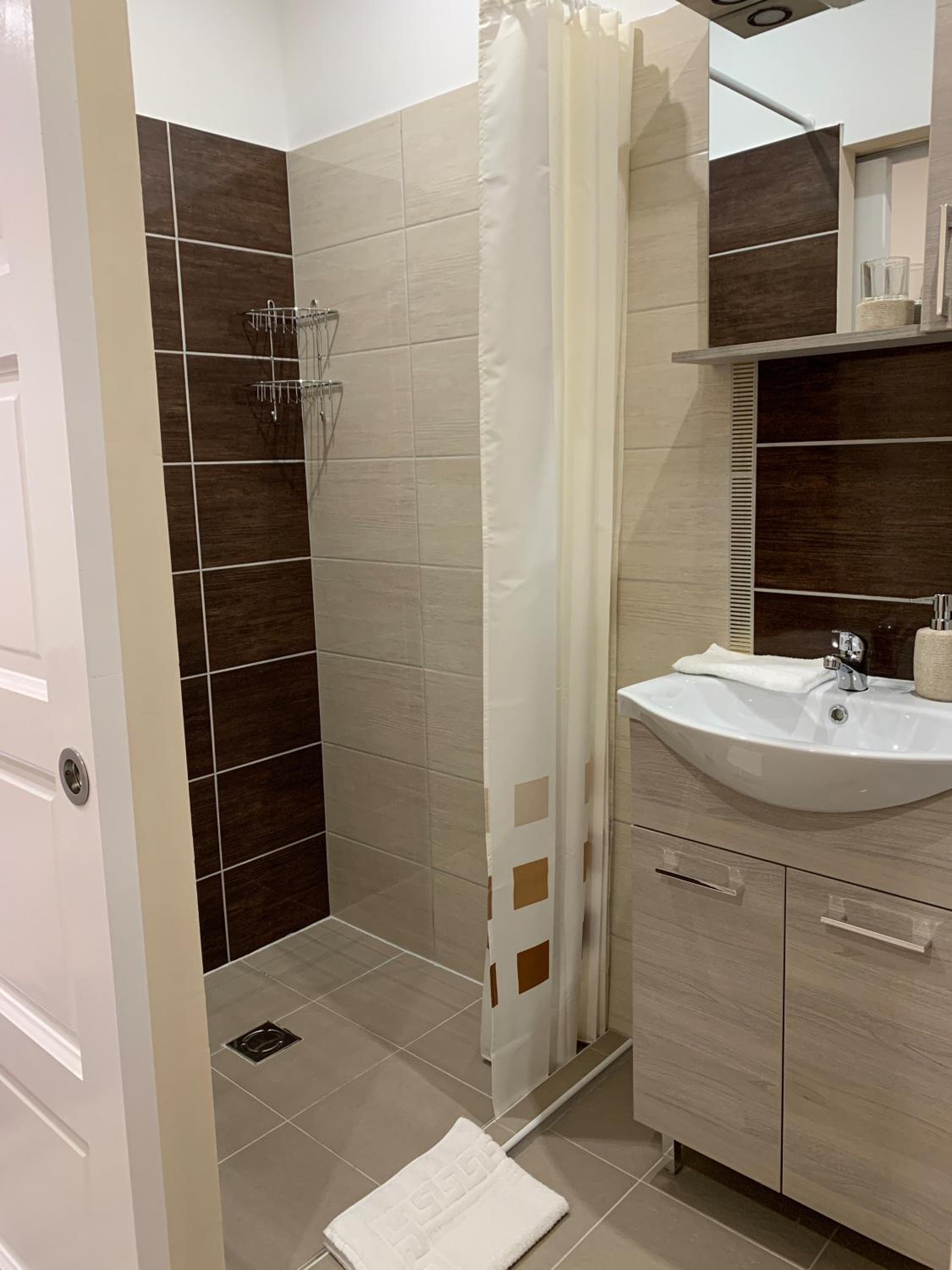 Single Room with Private Bathroom photo 3