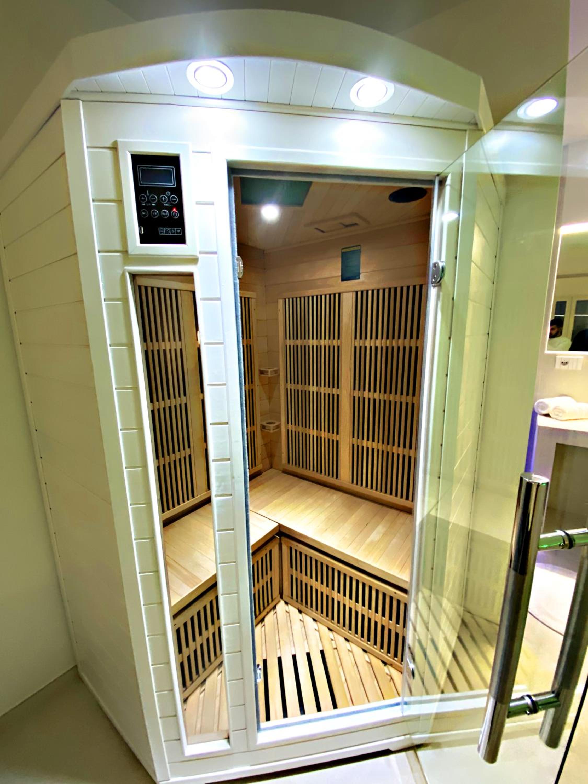 King Room with Spa Bath - Photo 7