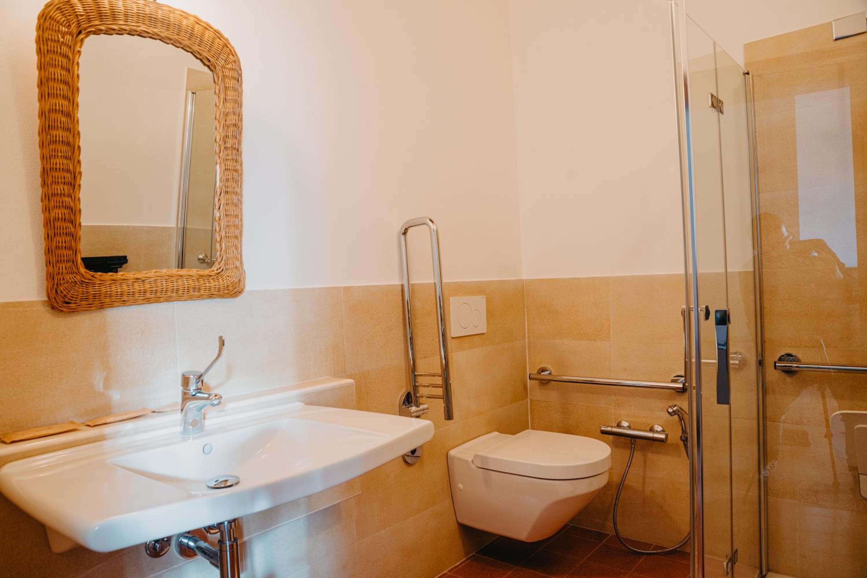 Standard Double Room - Photo 4