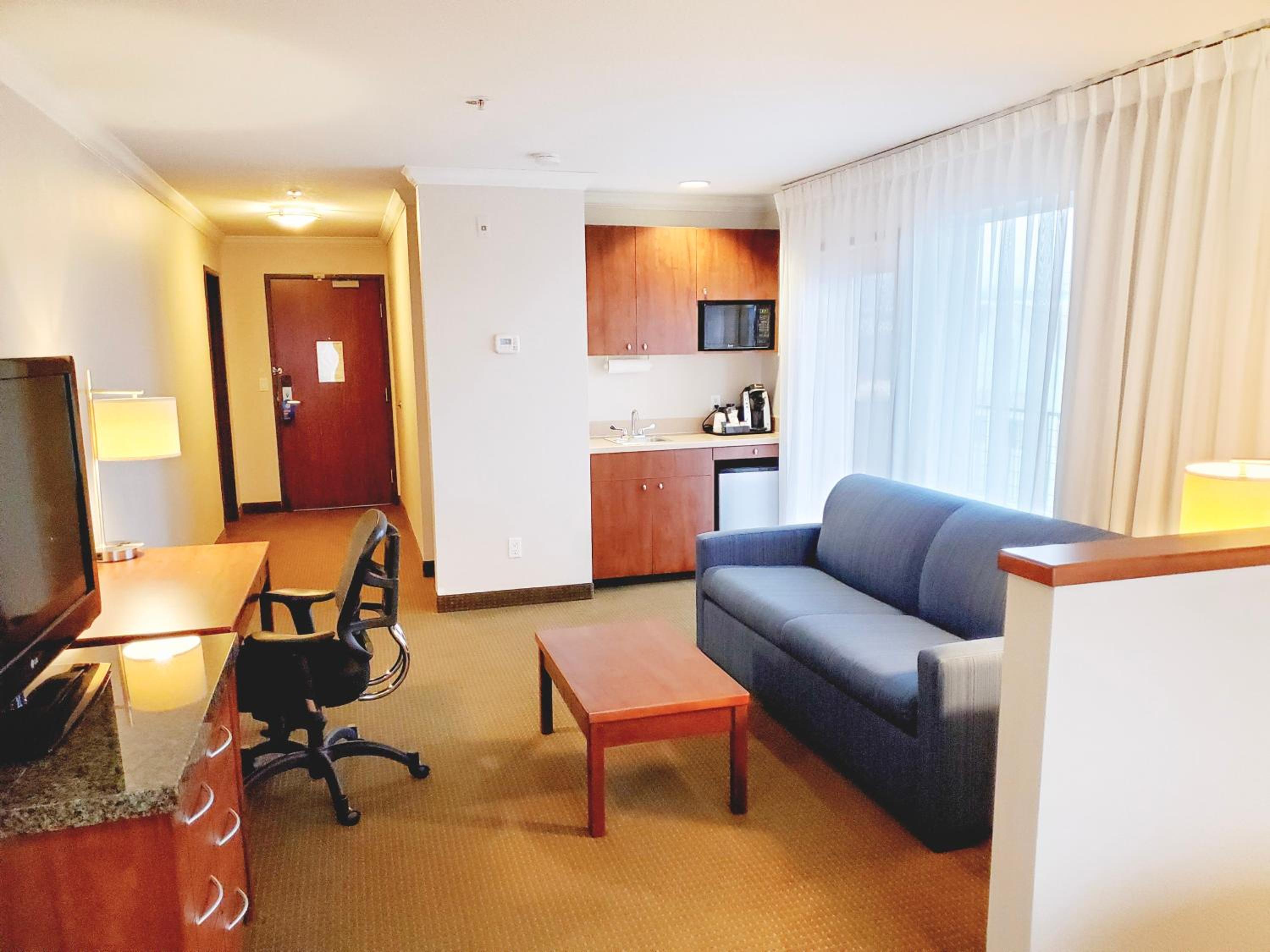 One-Bedroom Suite - Non-Smoking - Photo 3