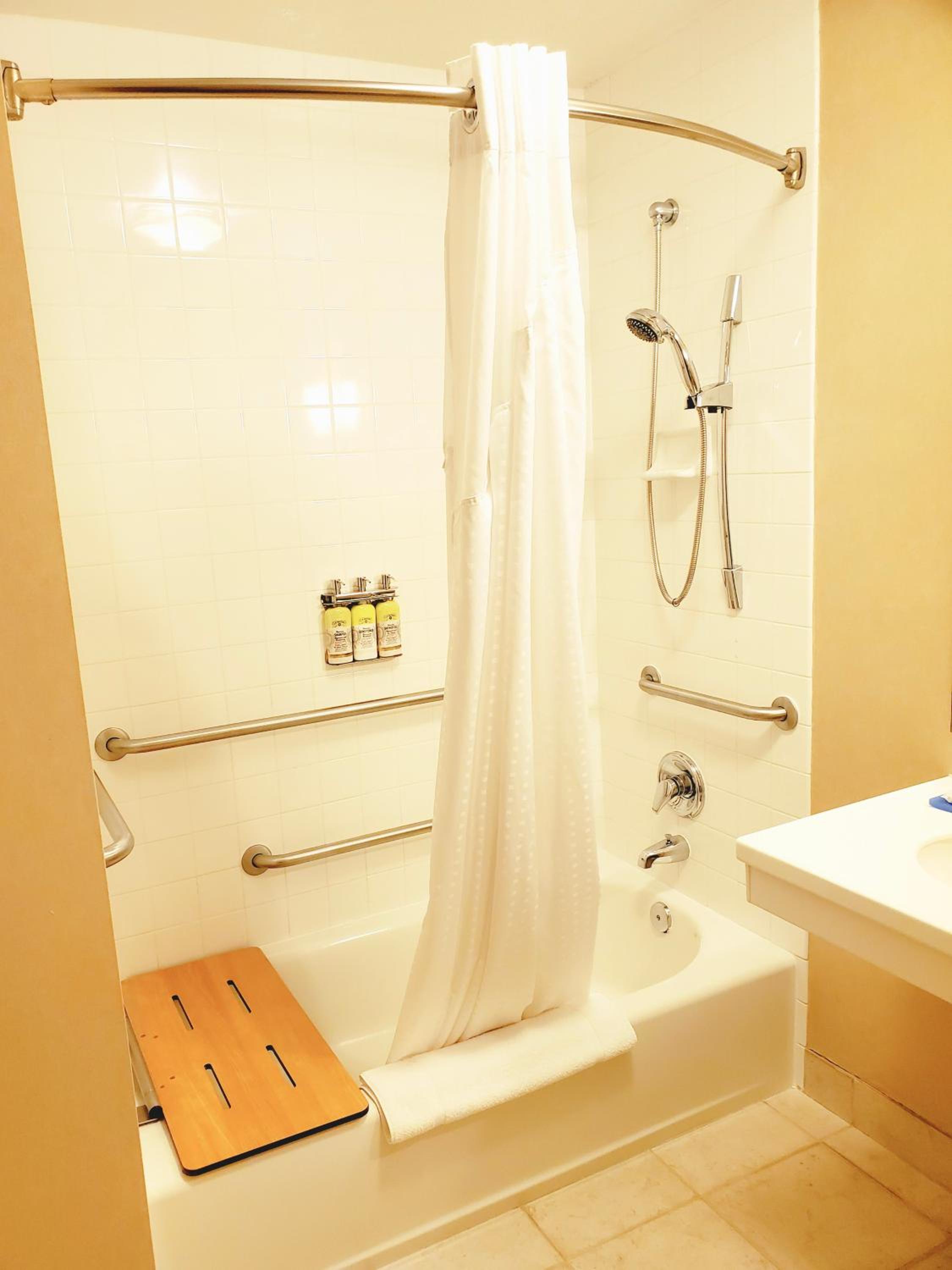 Executive King Room - Disability Access Tub/Non-Smoking - Photo 8