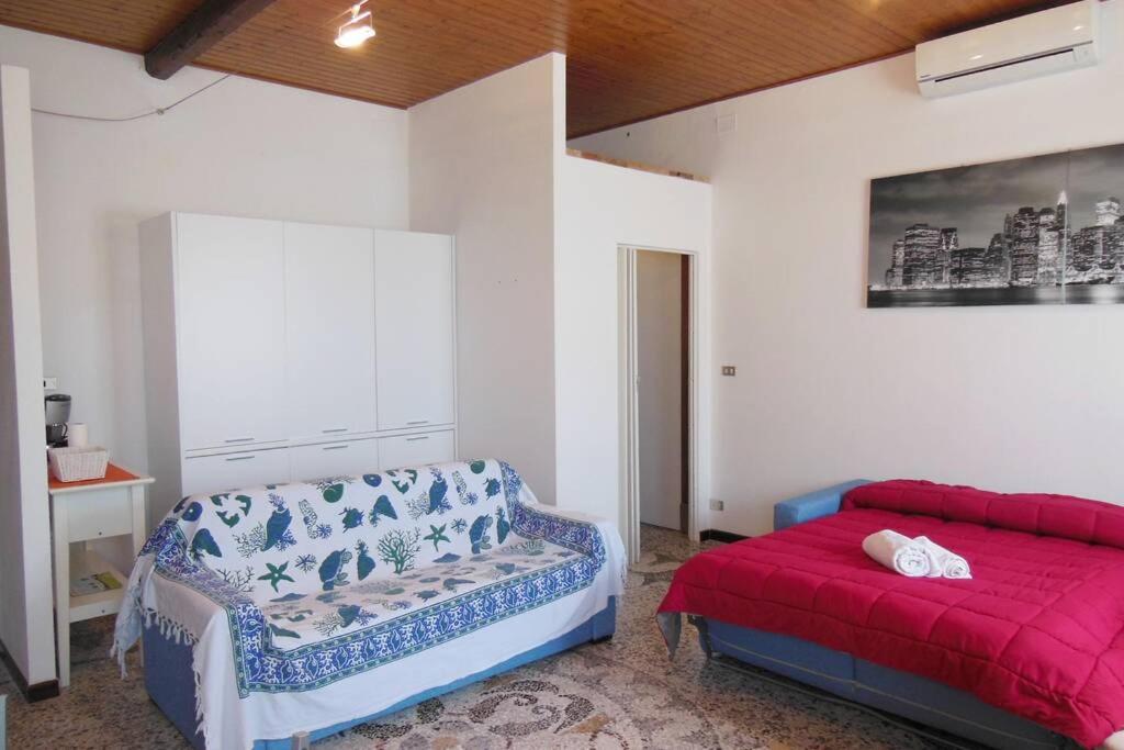 Studio Apartment photo 2