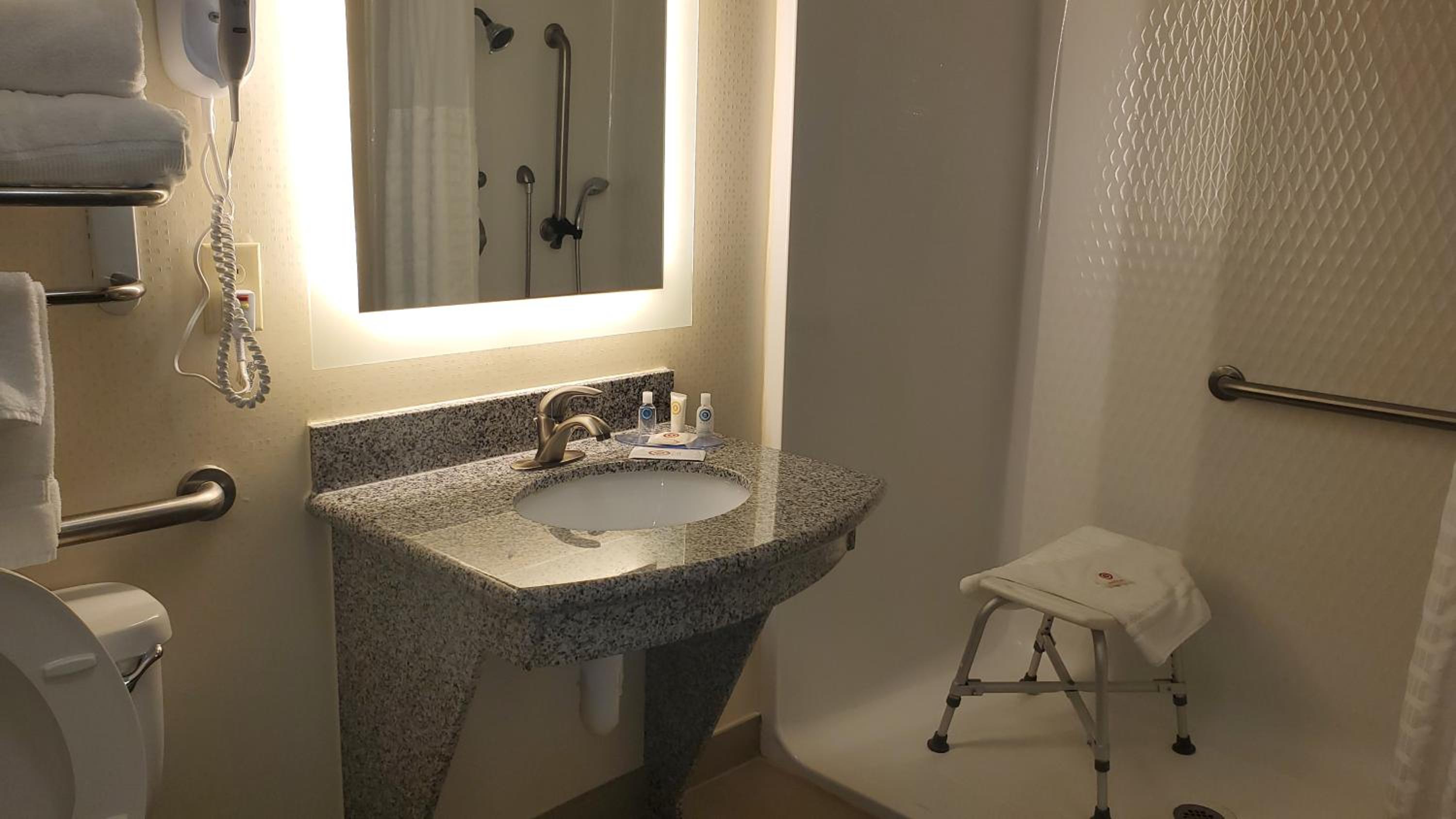 King Suite - Accessible/Non-Smoking photo 3