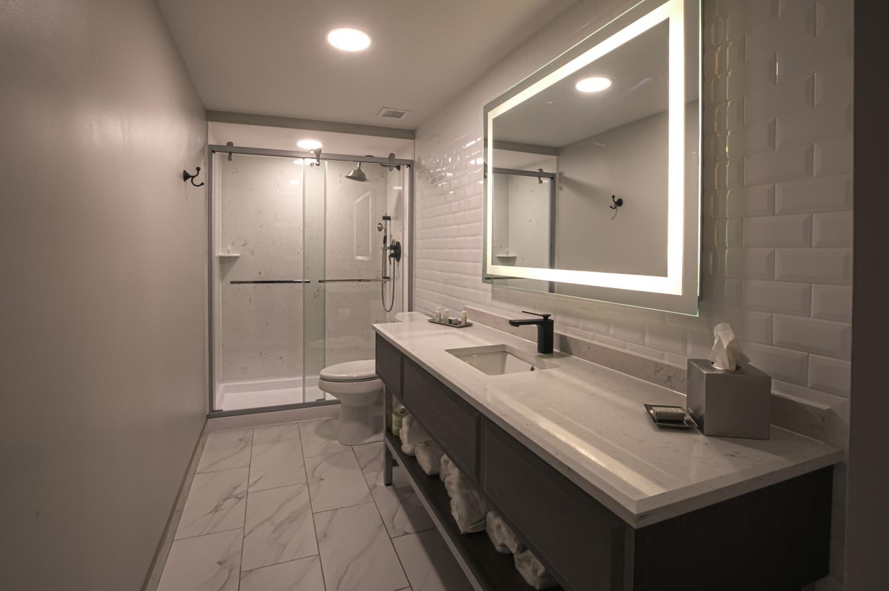Standard King Room - Photo 5