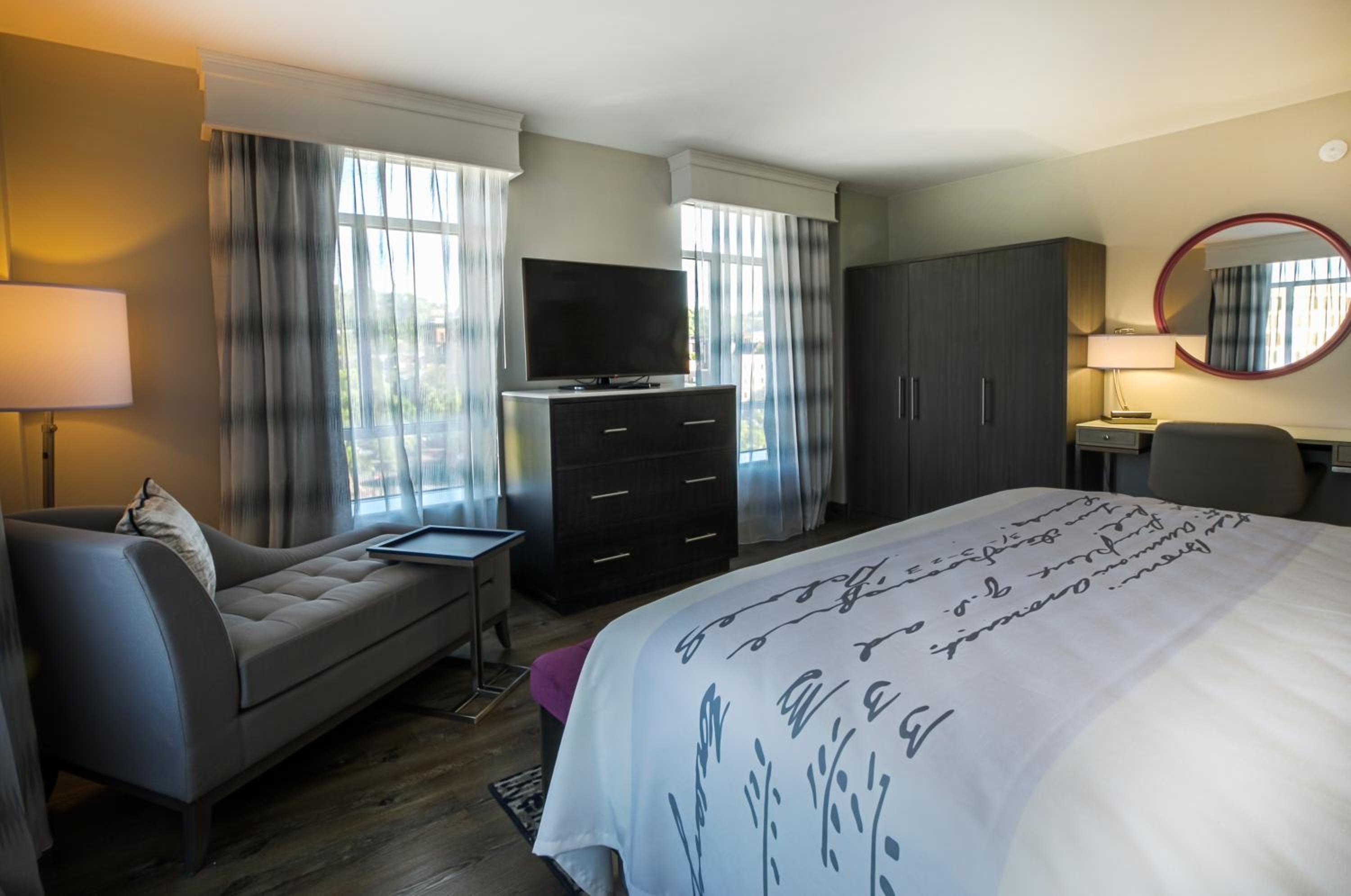 King Room - Hearing Accessible/Non-Smoking  photo 3