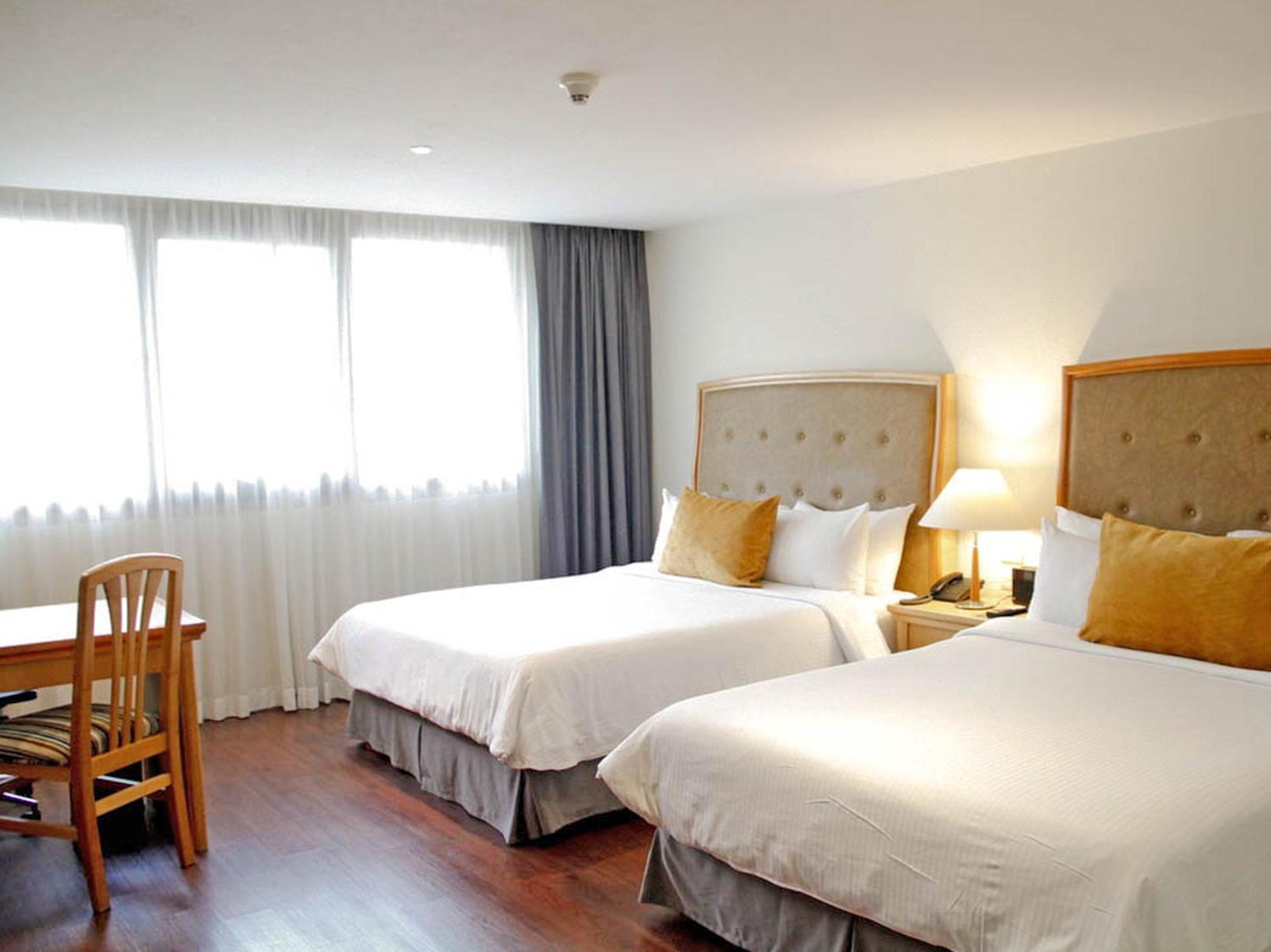Queen Room with Two Queen Beds - Photo 4