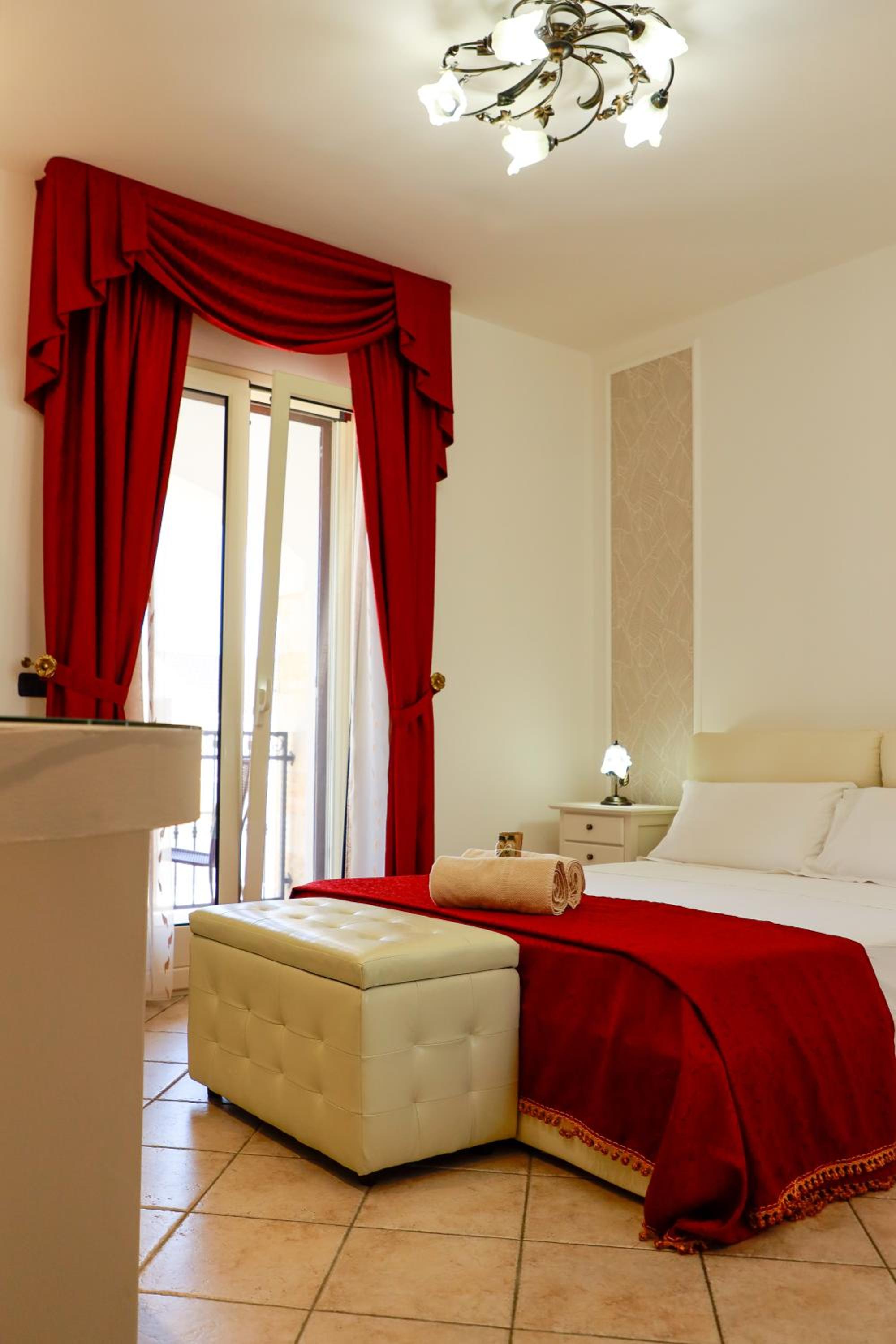 Superior Double Room - Photo 1