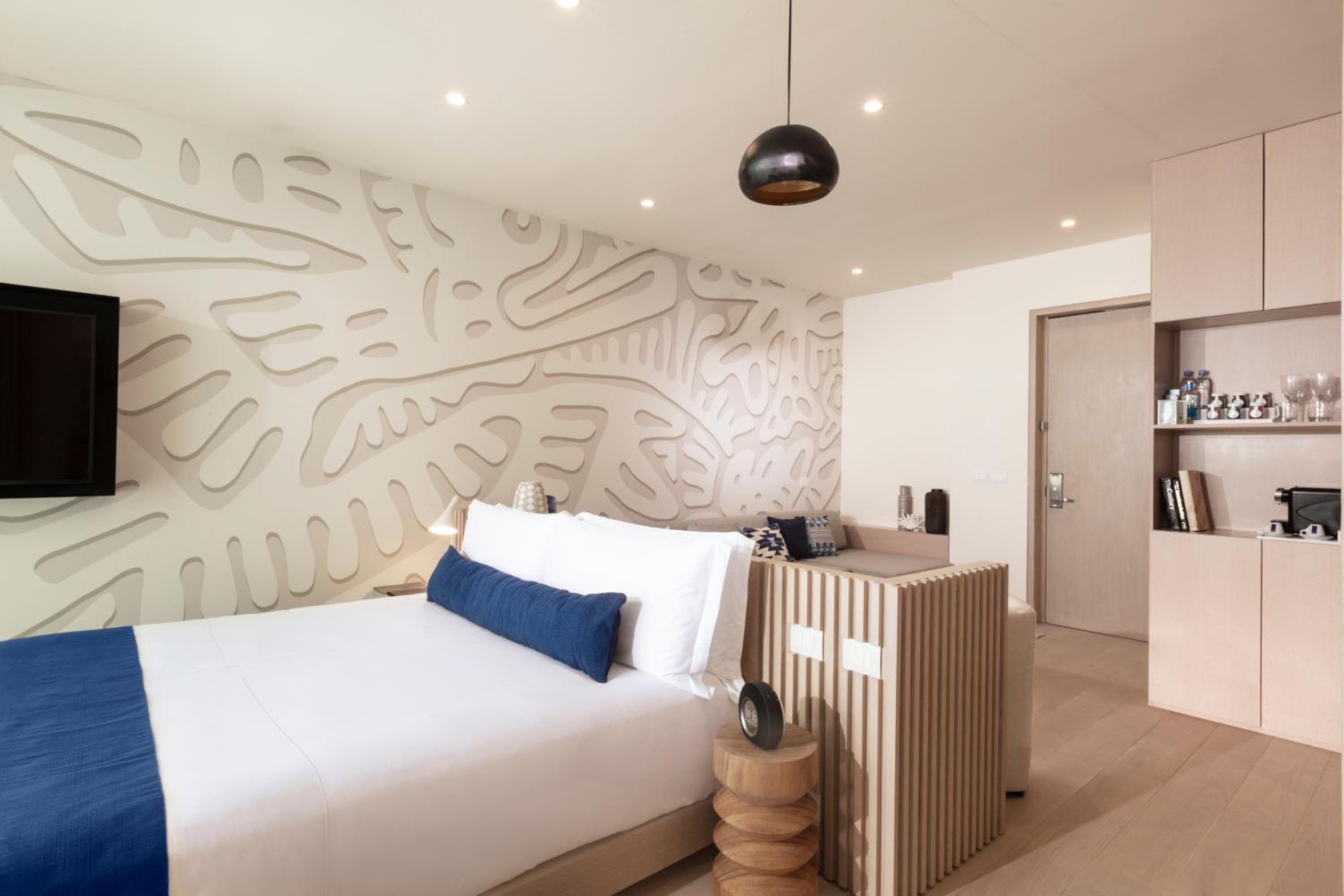 Deluxe King Room Ocean Front