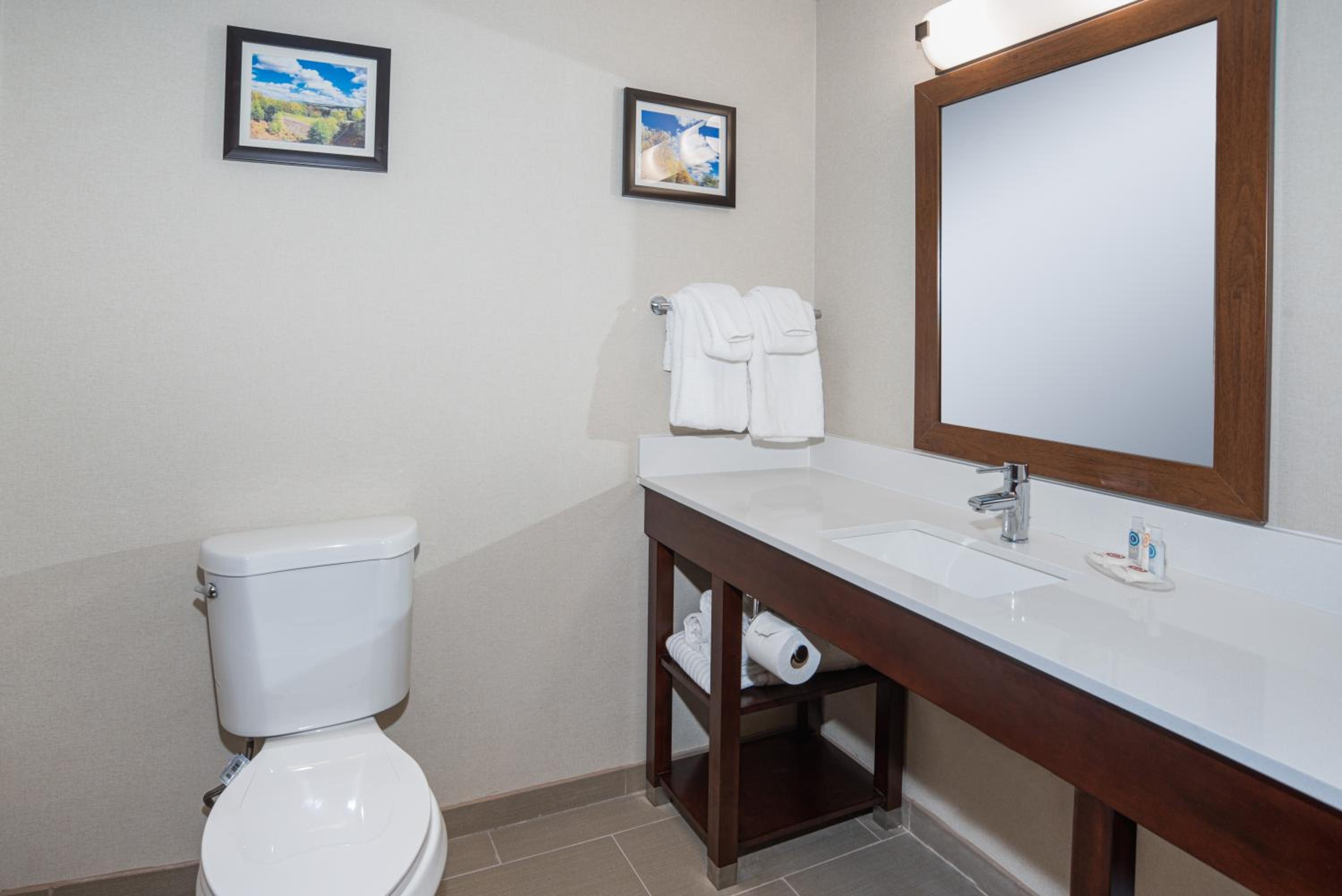 King Room - Non-Smoking - Photo 2