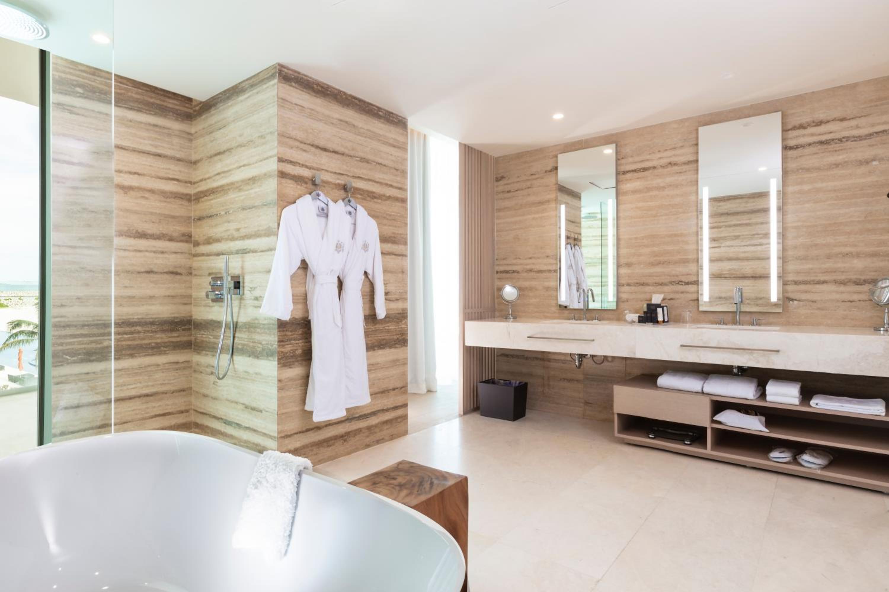 Premier One-Bedroom Suite Ocean Front