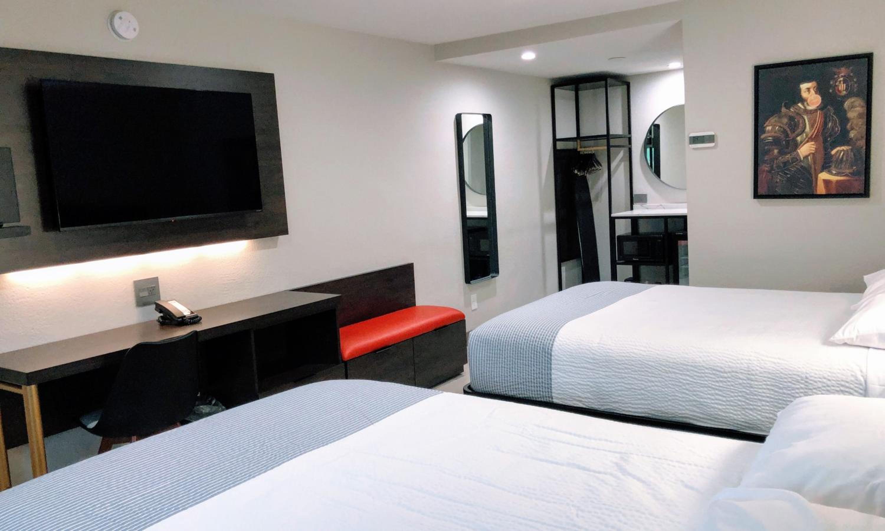 Double Room with Two Double Beds - Non-Smoking - Photo 9