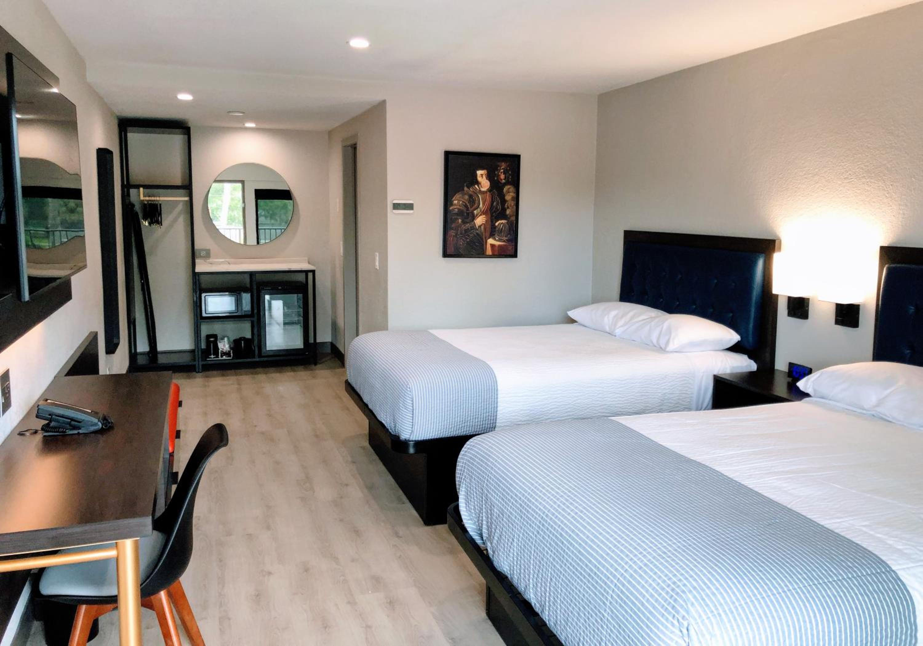 Double Room with Two Double Beds - Non-Smoking - Photo 3