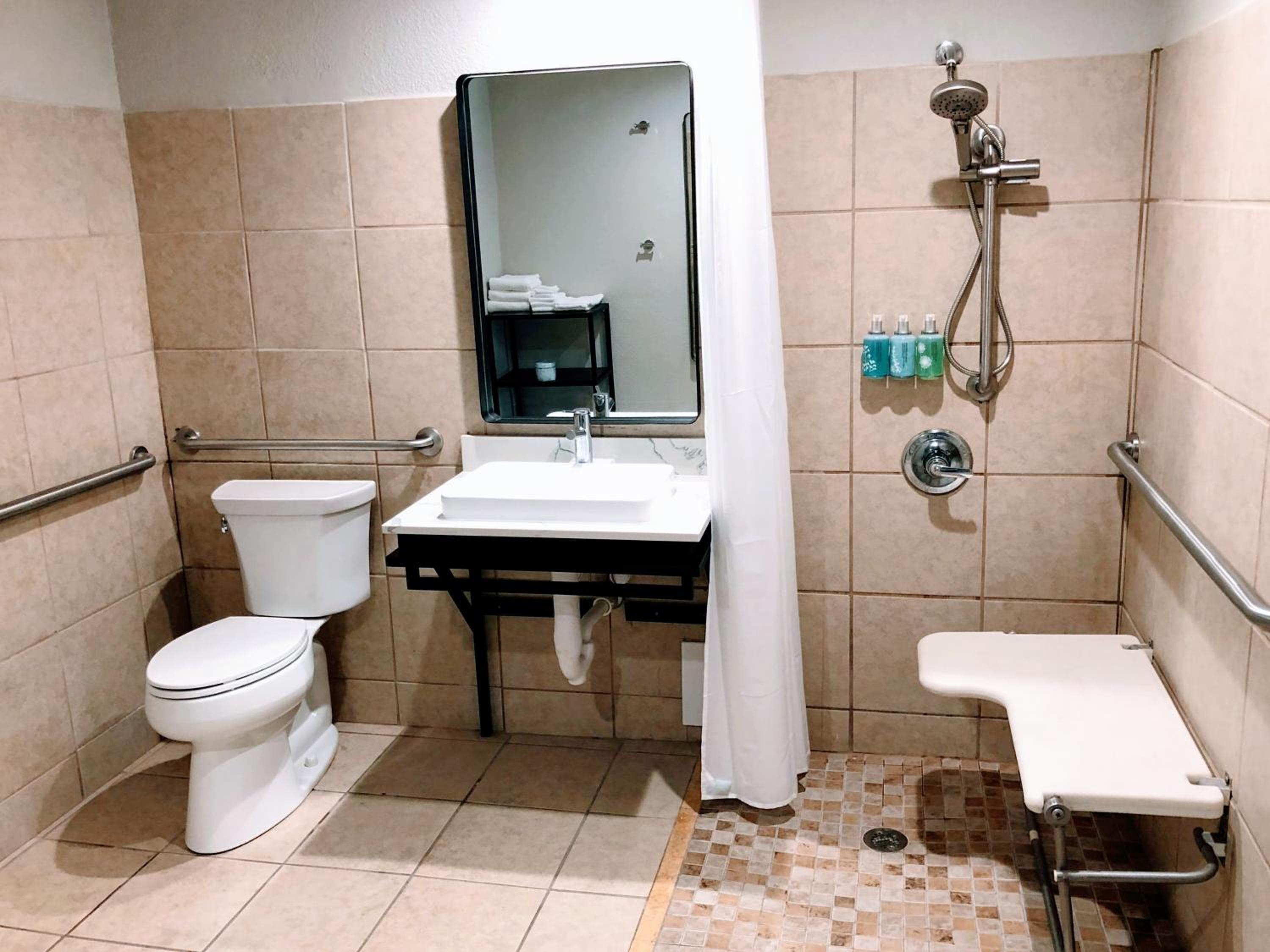 King Room - Accessible/Non-Smoking - Photo 10