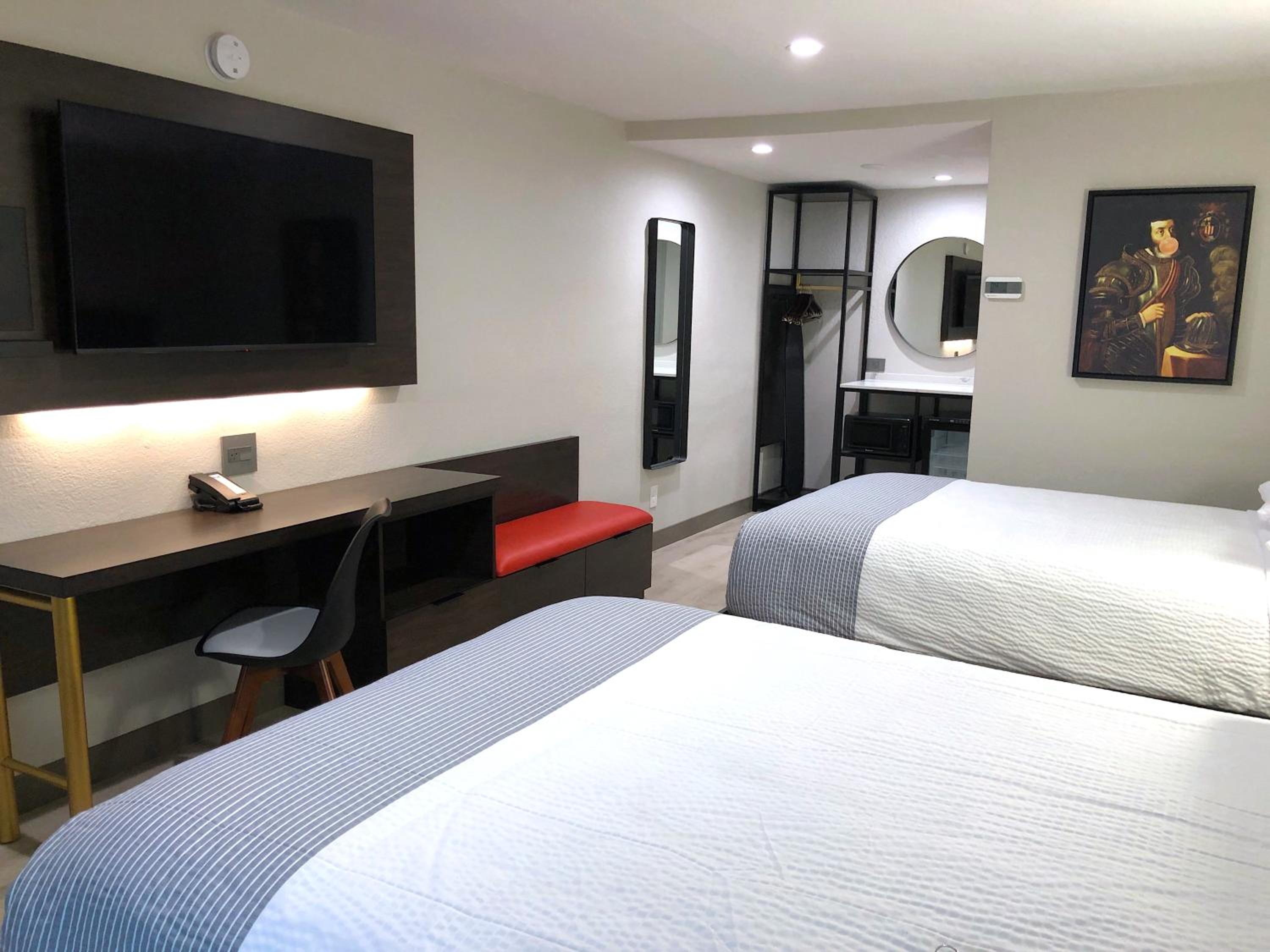 Double Room with Two Double Beds - Non-Smoking - Photo 4