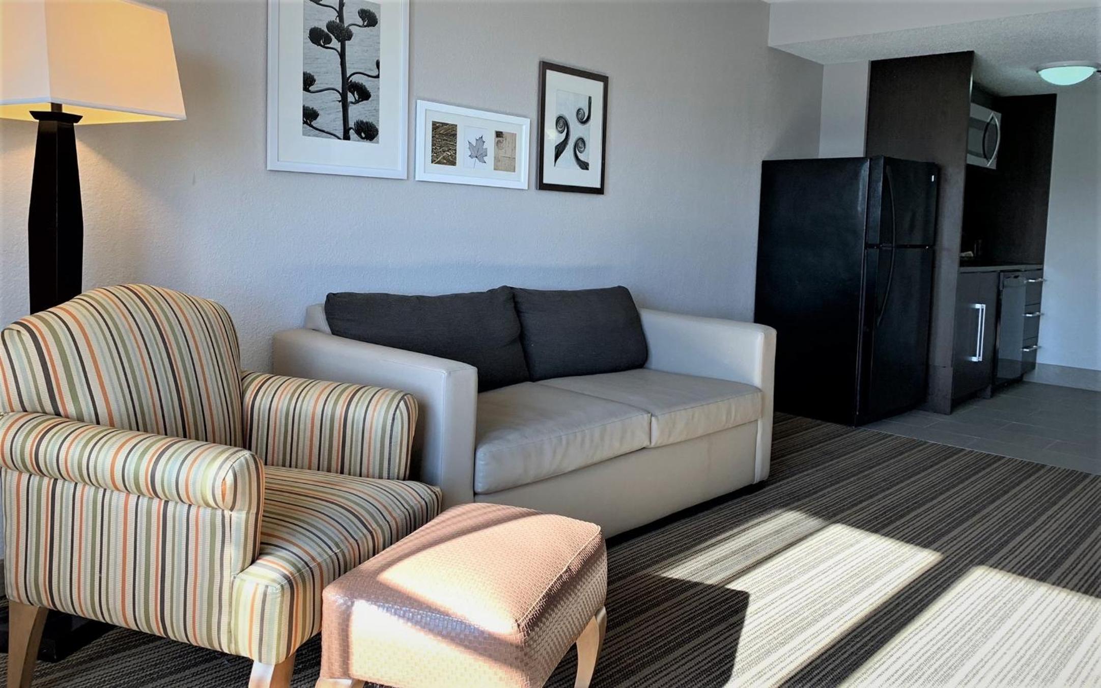 One-Bedroom King Suite Extended Stay - Non-Smoking - Photo 4