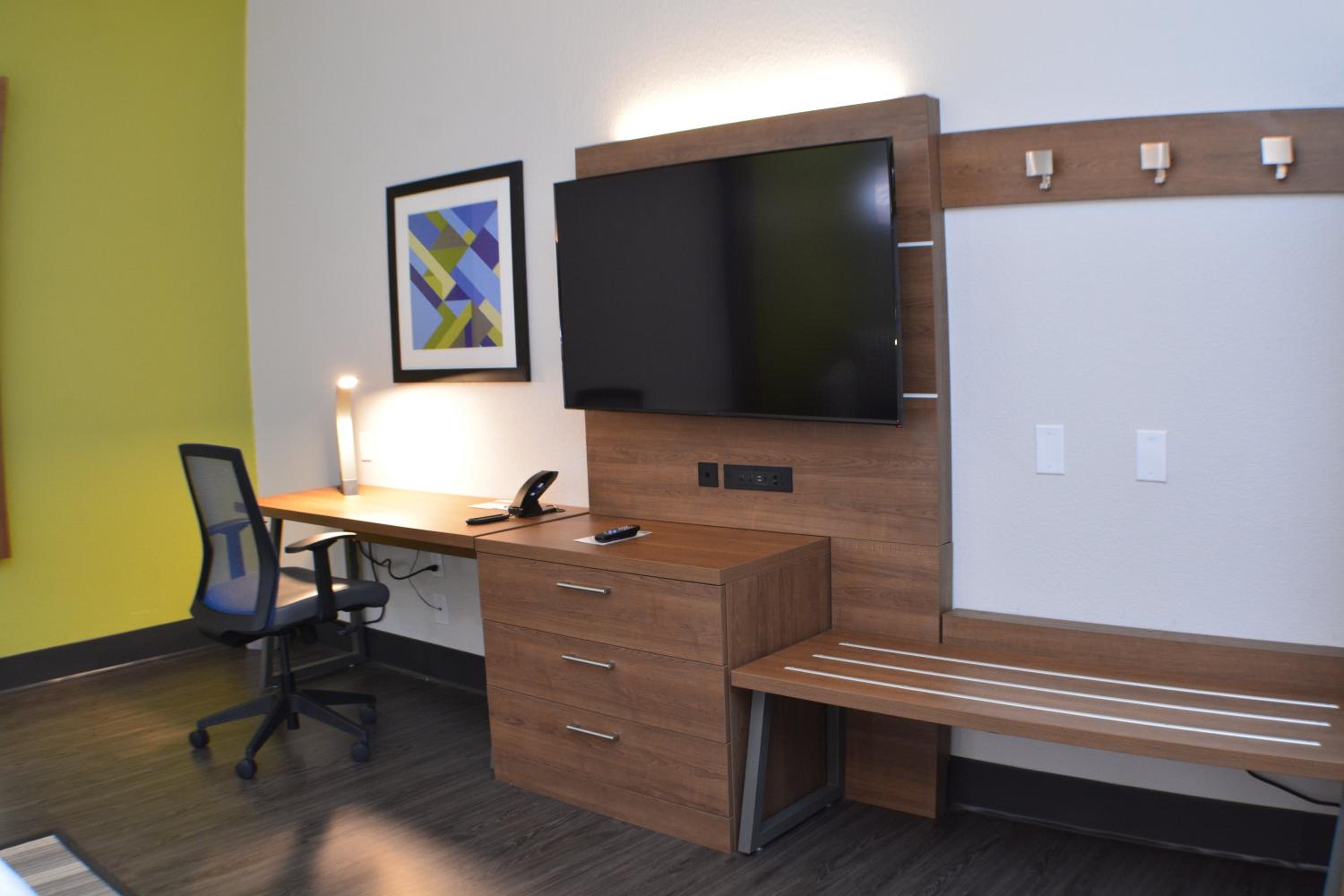 Standard King Room - Photo 2