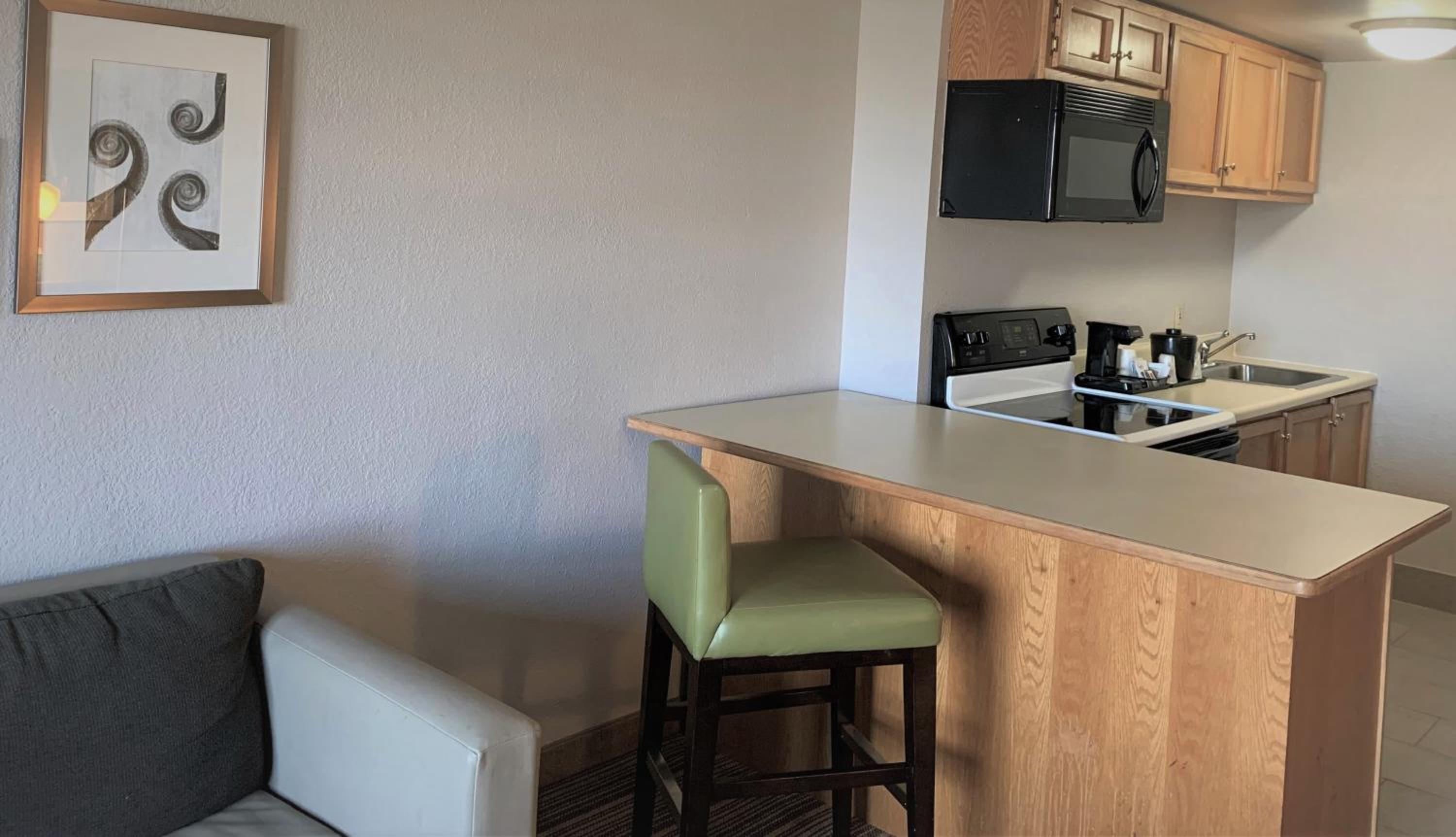 King Suite Extended Stay with Kitchen - Non-Smoking - Photo 3