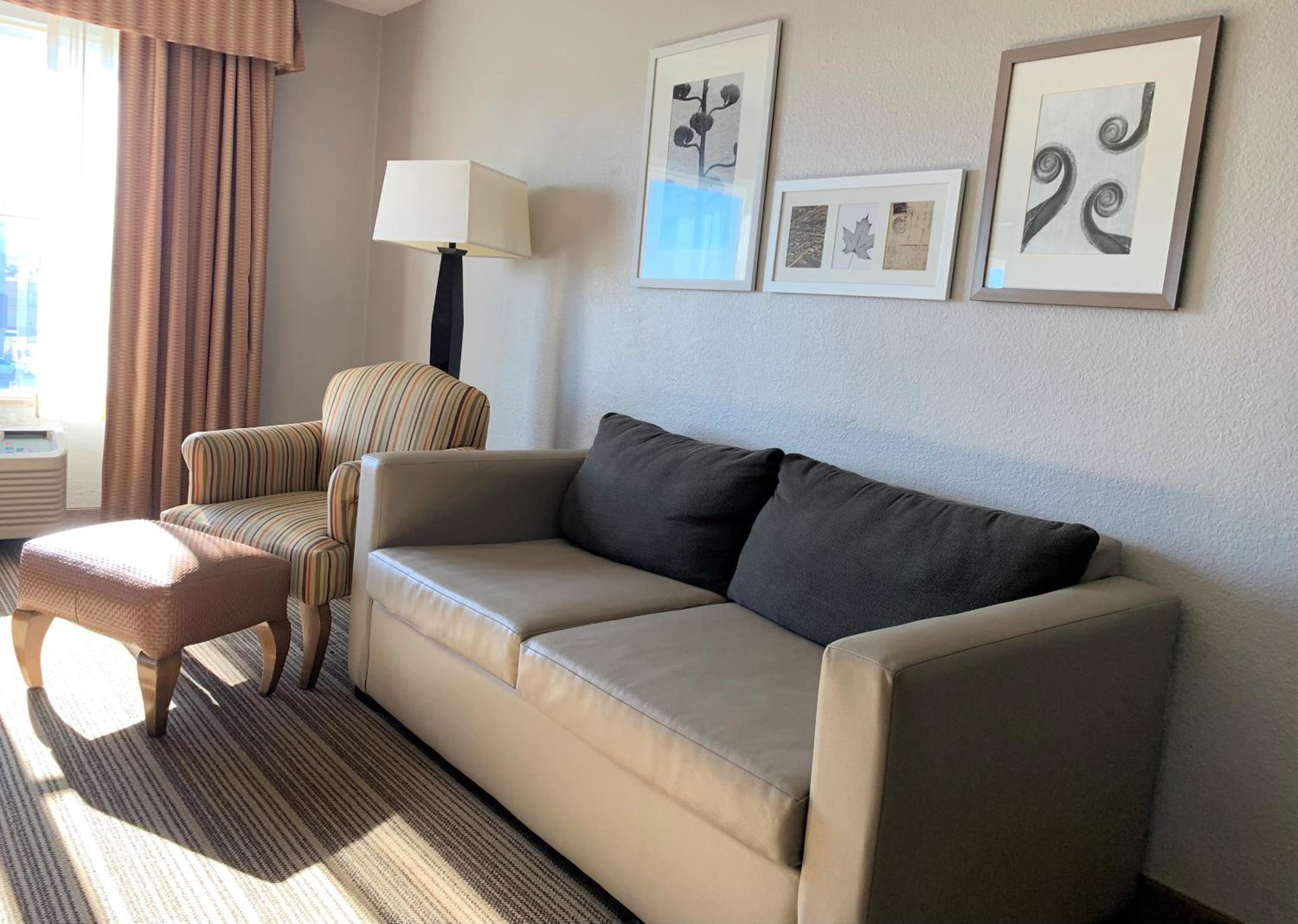 King Suite Extended Stay with Kitchen - Non-Smoking - Photo 1