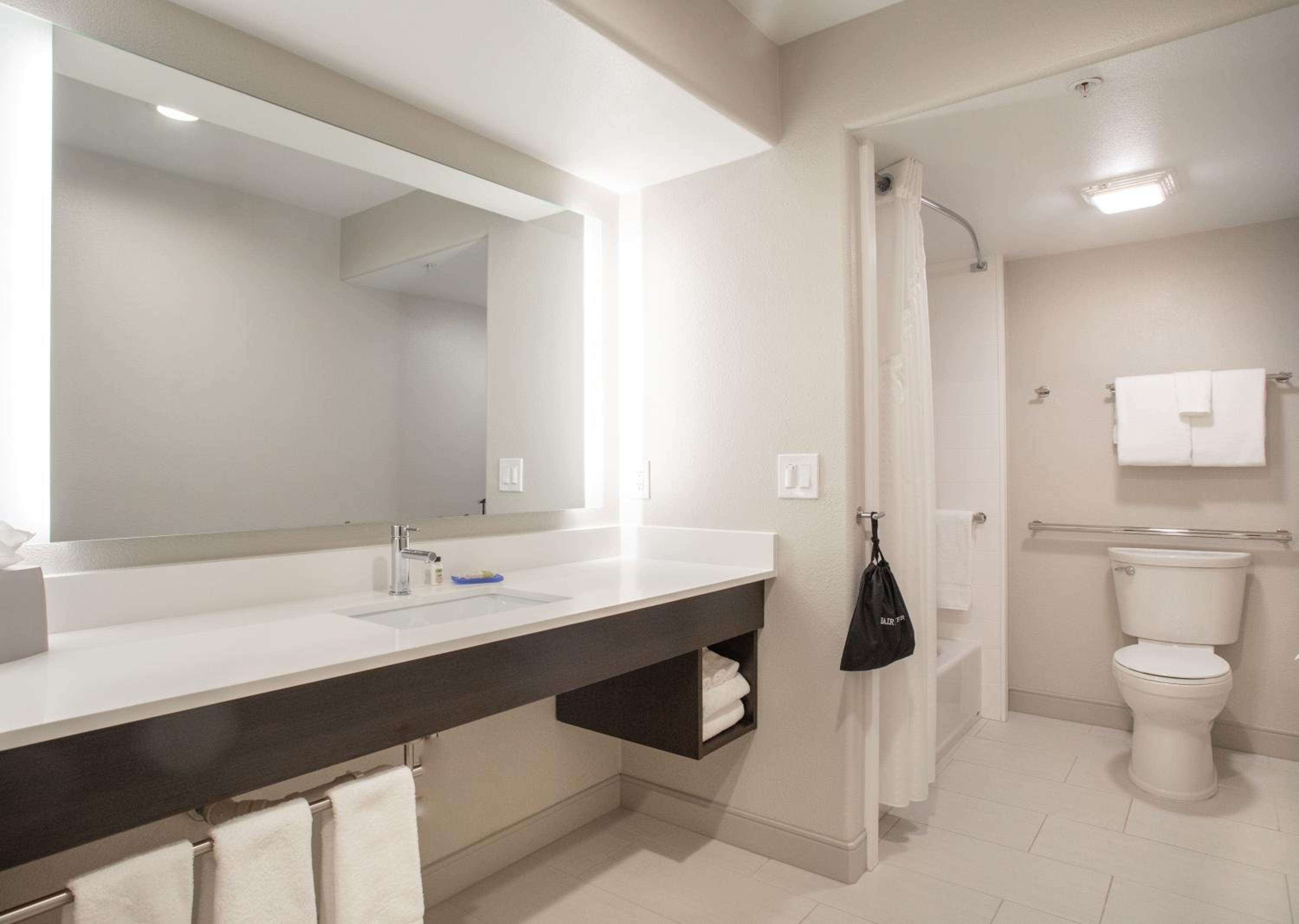 King Room - Mobility Access Tub/Non-Smoking - Photo 4