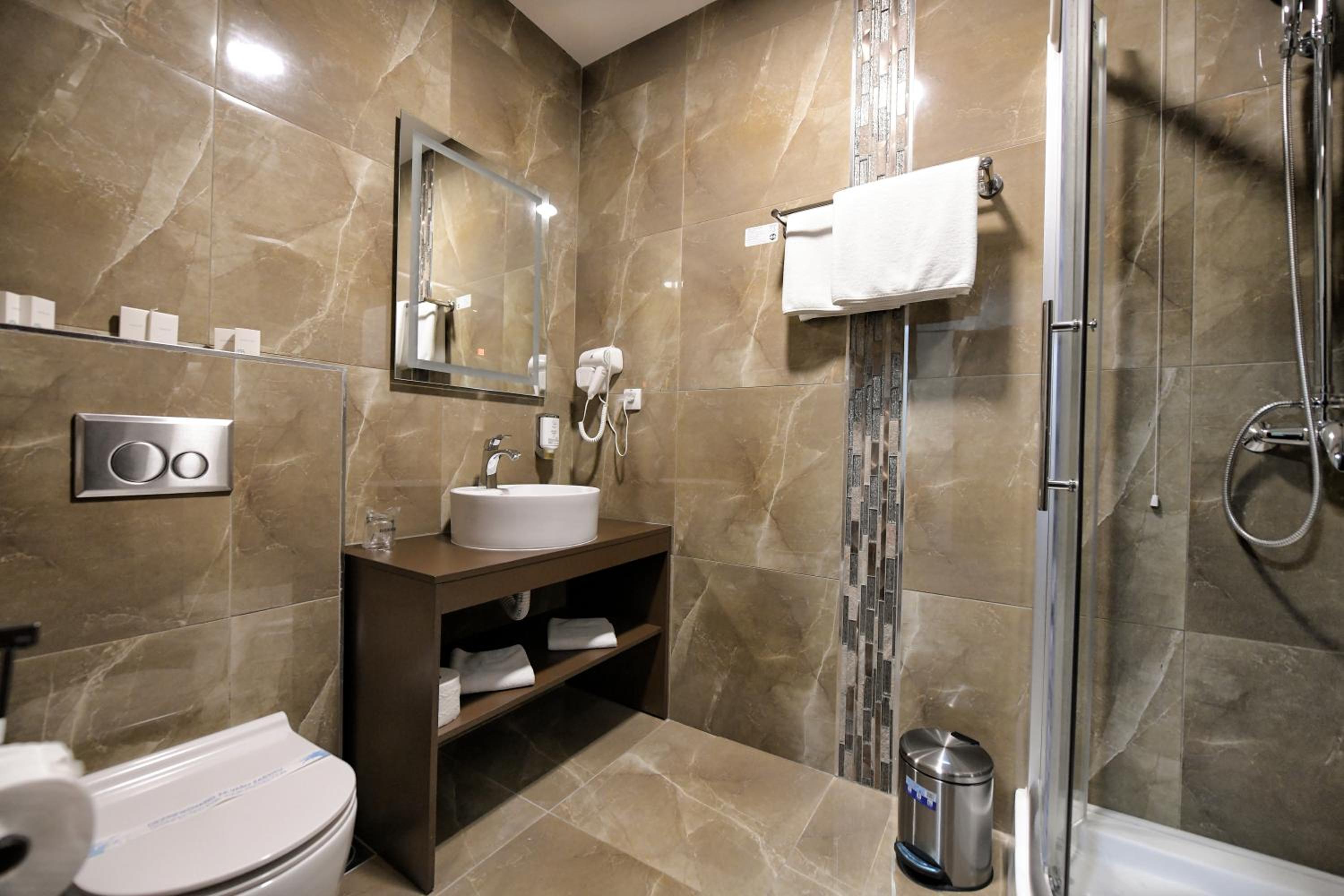 Apartment with Shower