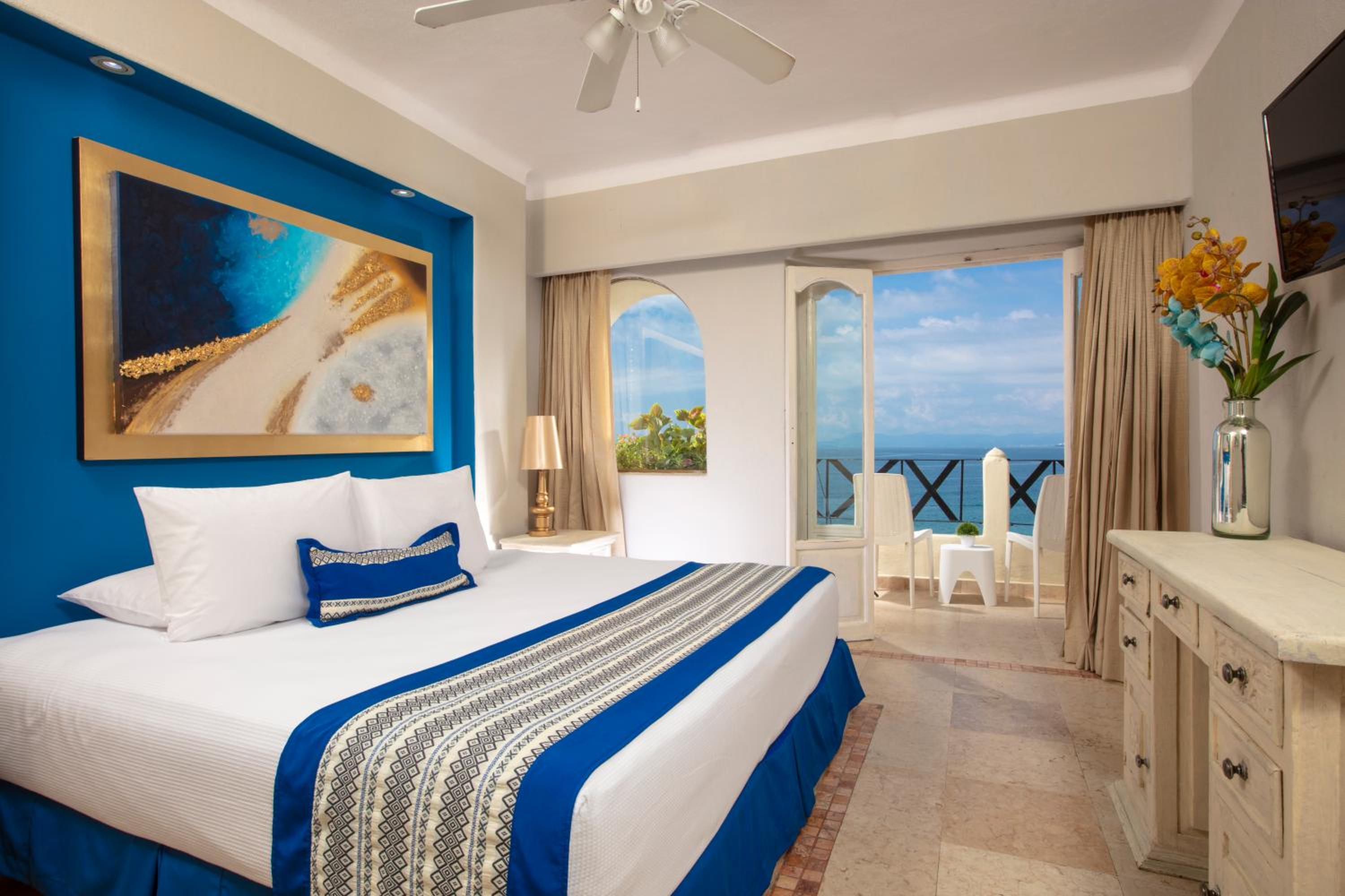Blue Splendor Oceanfront King Bed - Photo 3