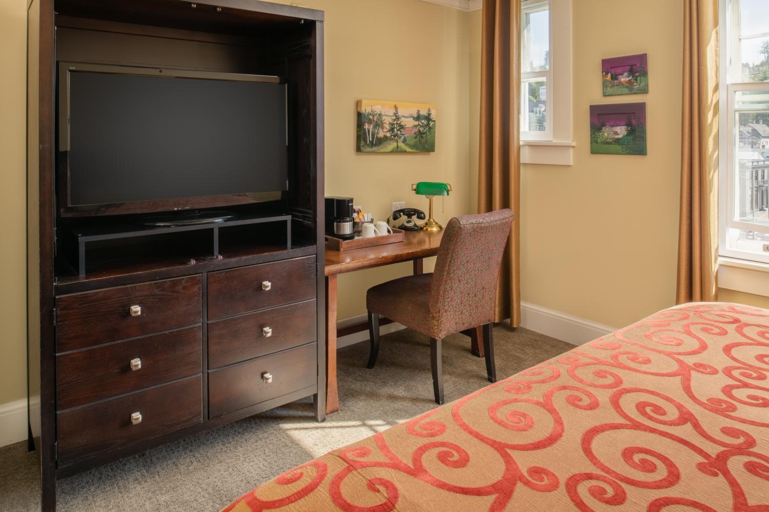 Deluxe Queen Room - Photo 2