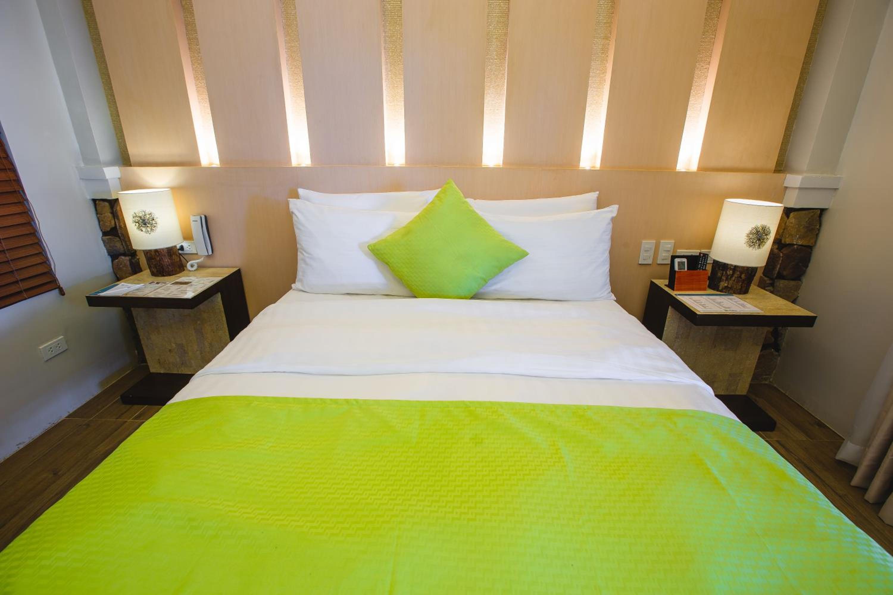 Queen Suite - Photo 3