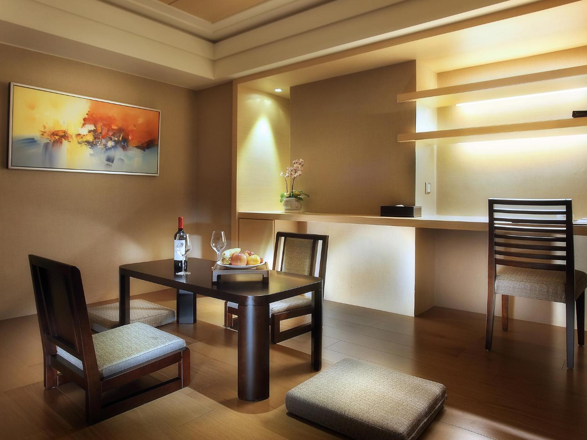 Staycation Offer -  Free Room Upgrade from Deluxe Twin Room with Mountain View to Twin Room with Lake View with Benefits