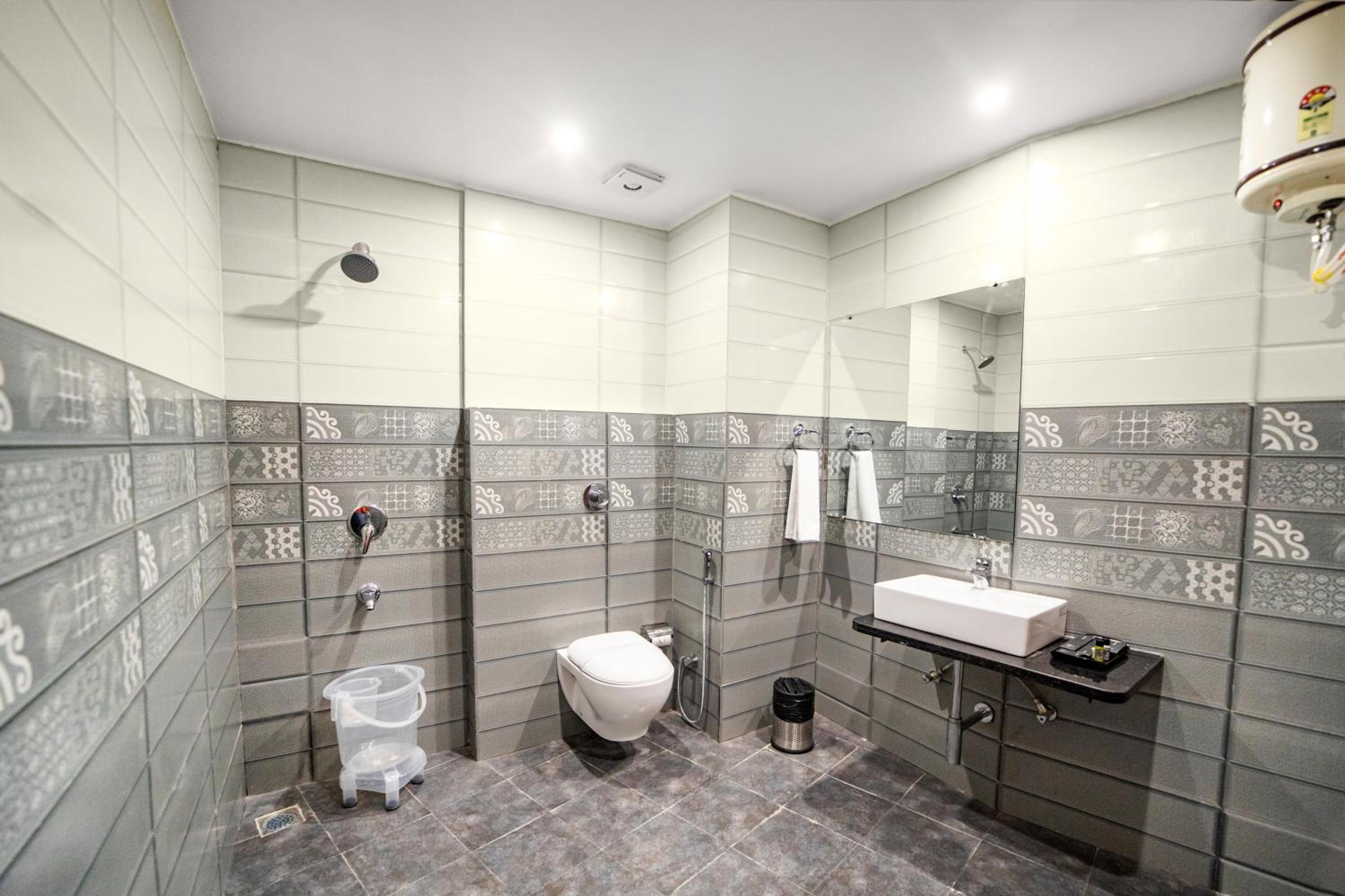 Deluxe Room - Photo 11