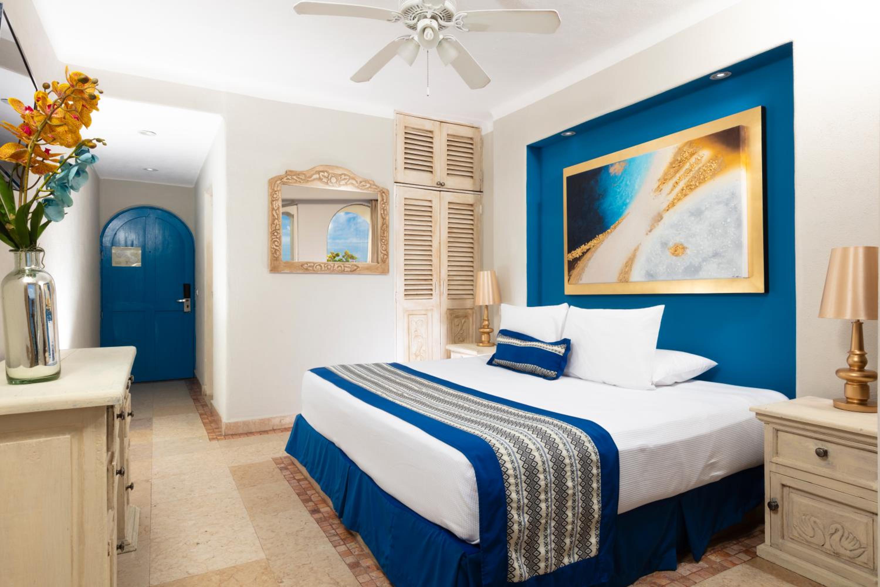 Blue Splendor Oceanfront King Bed - Photo 2