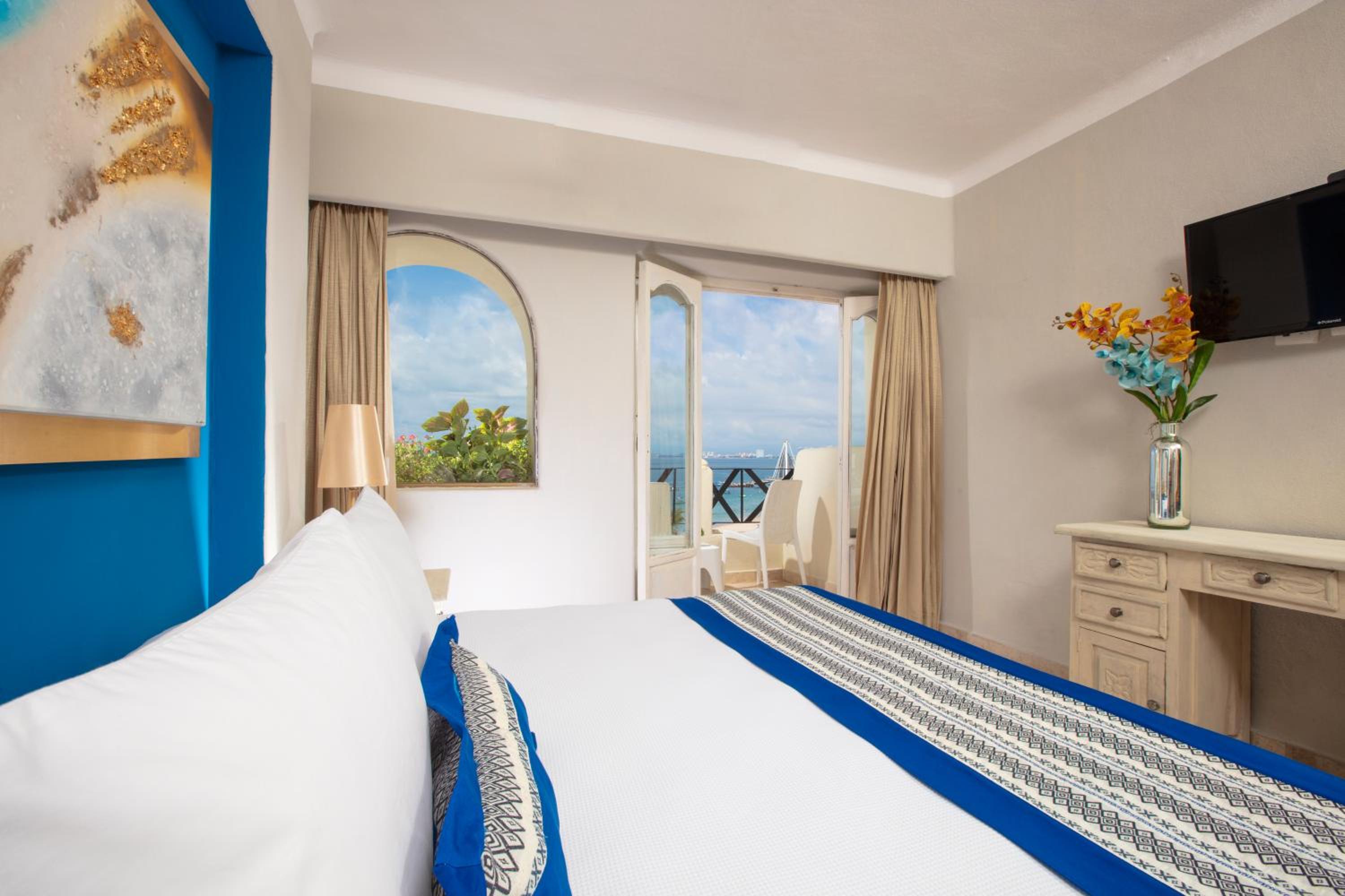 Blue Splendor Oceanfront King Bed - Photo 4