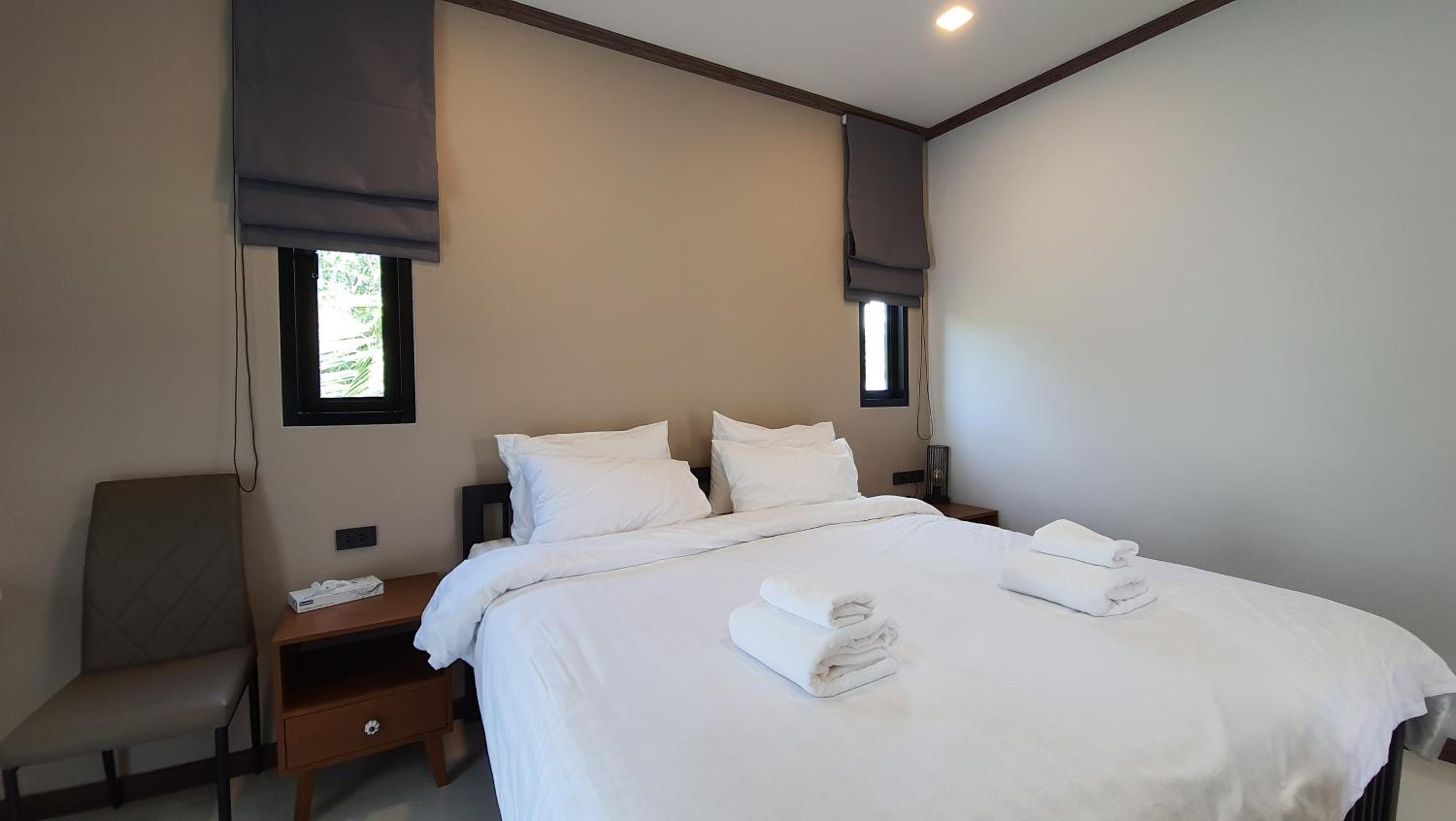 Large Double Room - Photo 4