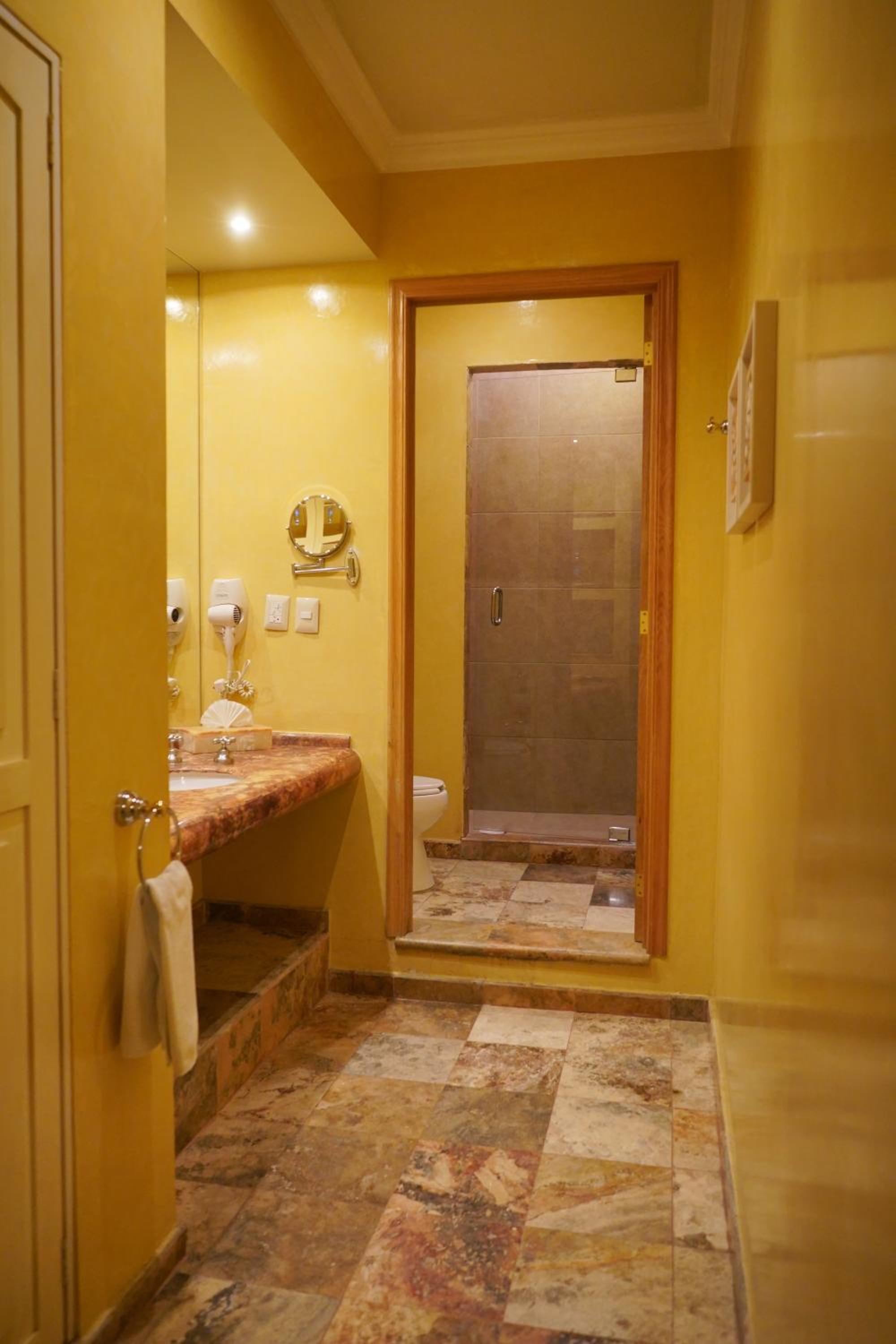 Executive Suite - Photo 4