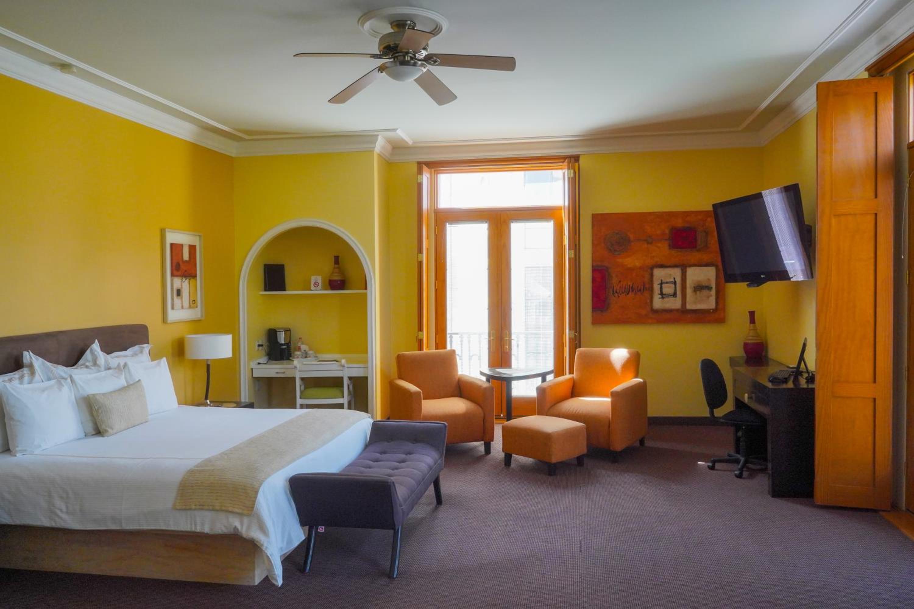 Deluxe King Suite - Photo 1