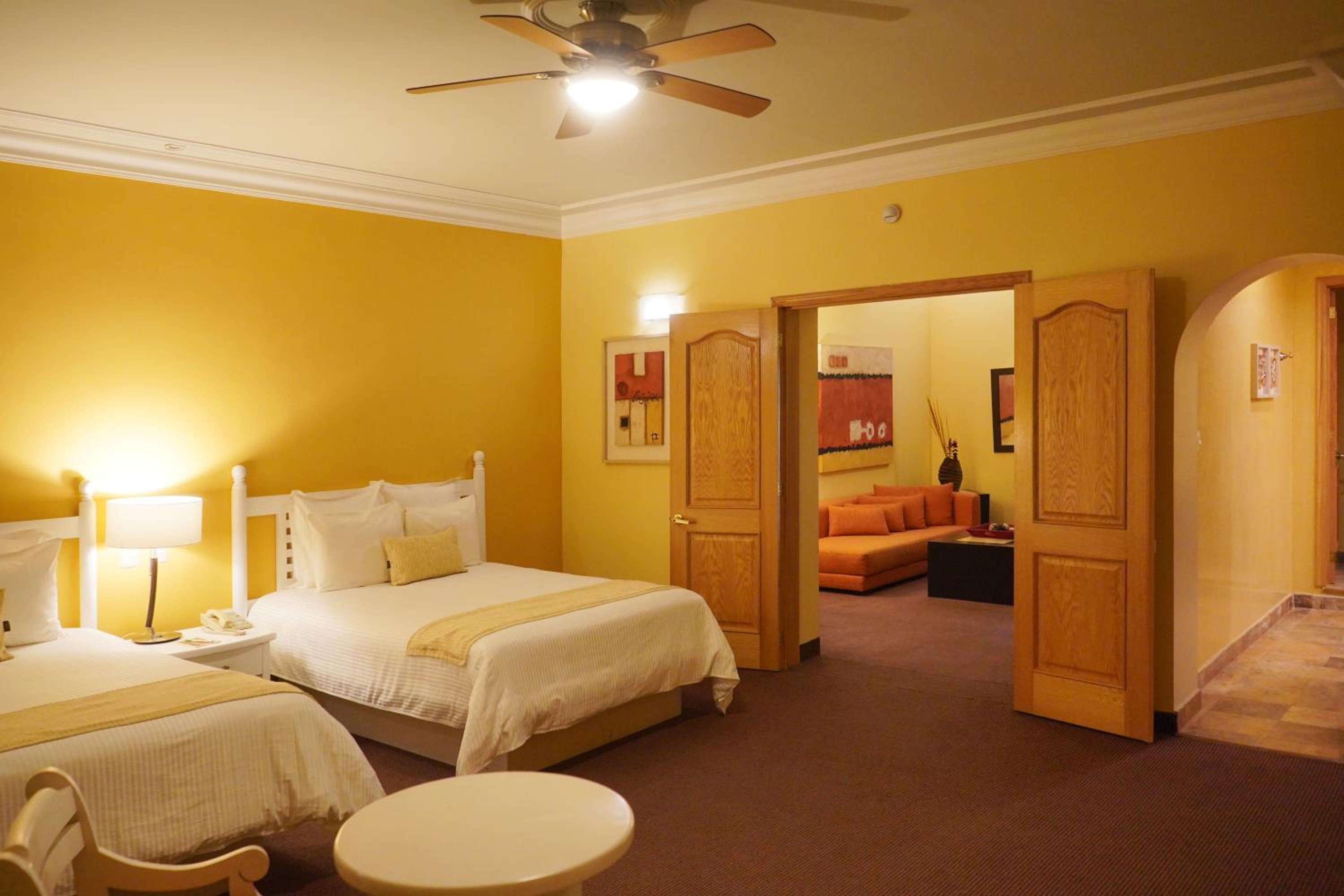 Executive Suite - Photo 3