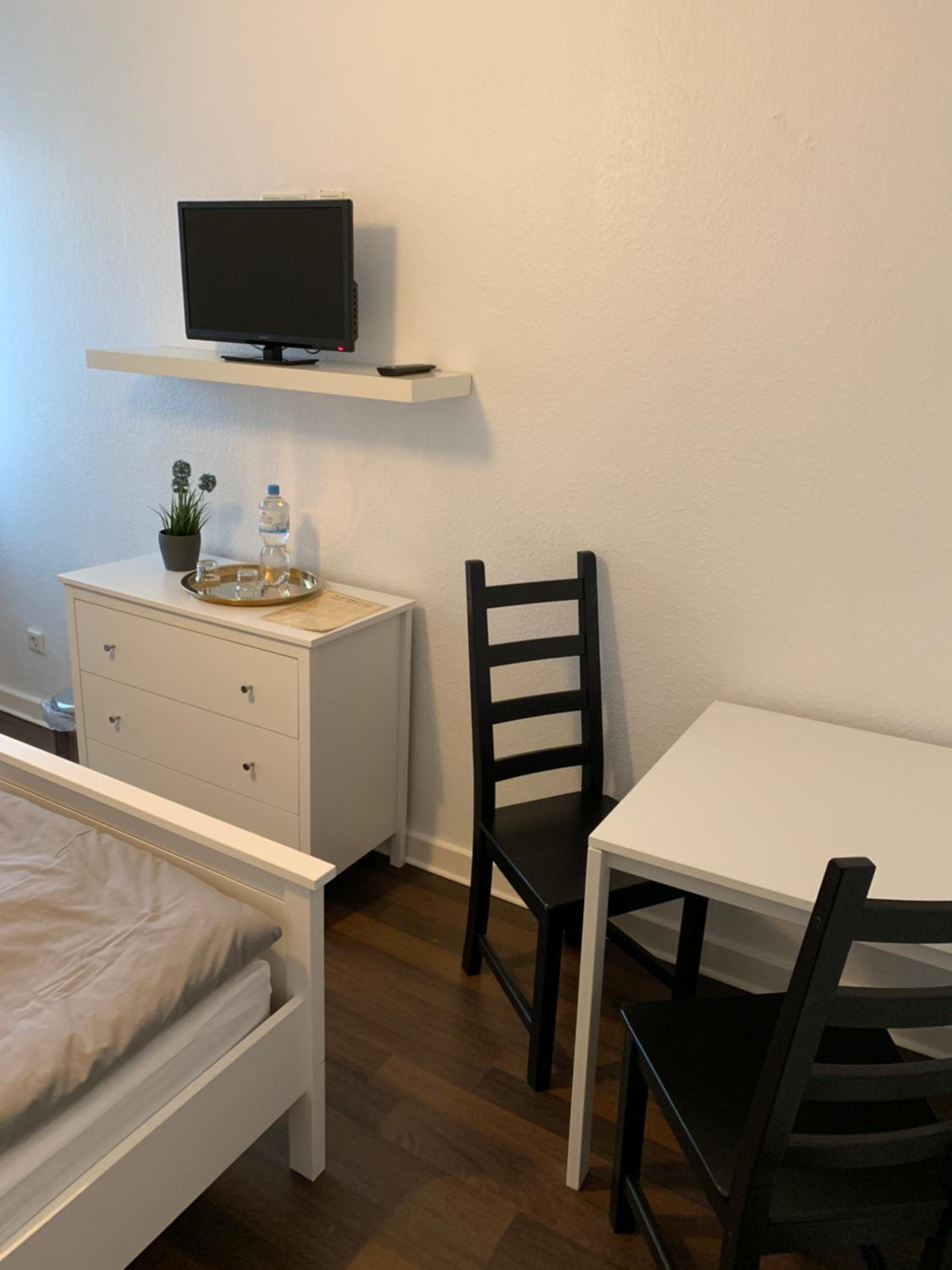Double Room with Private External Bathroom - Photo 6