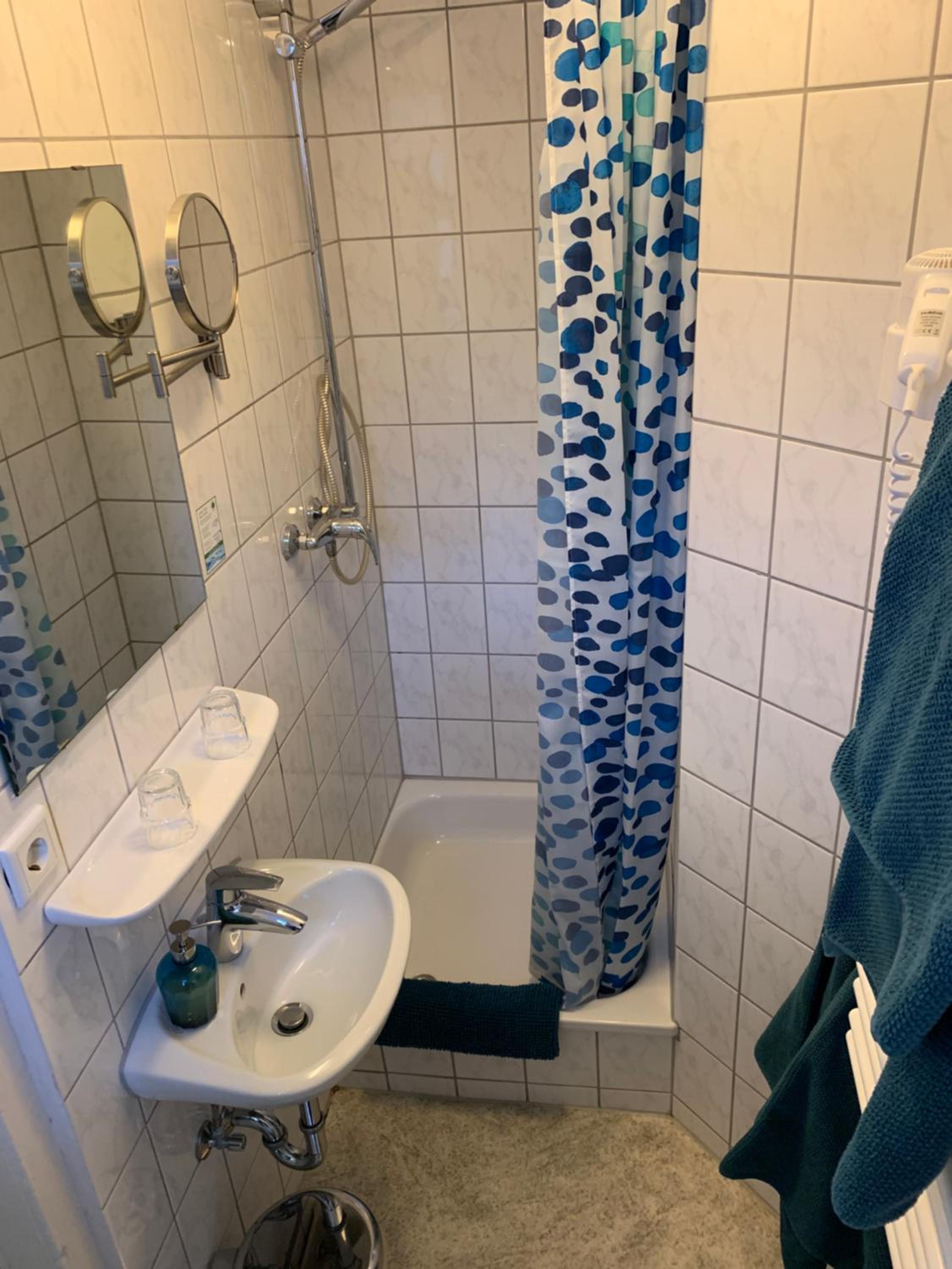 Double Room with Private Bathroom - Photo 2