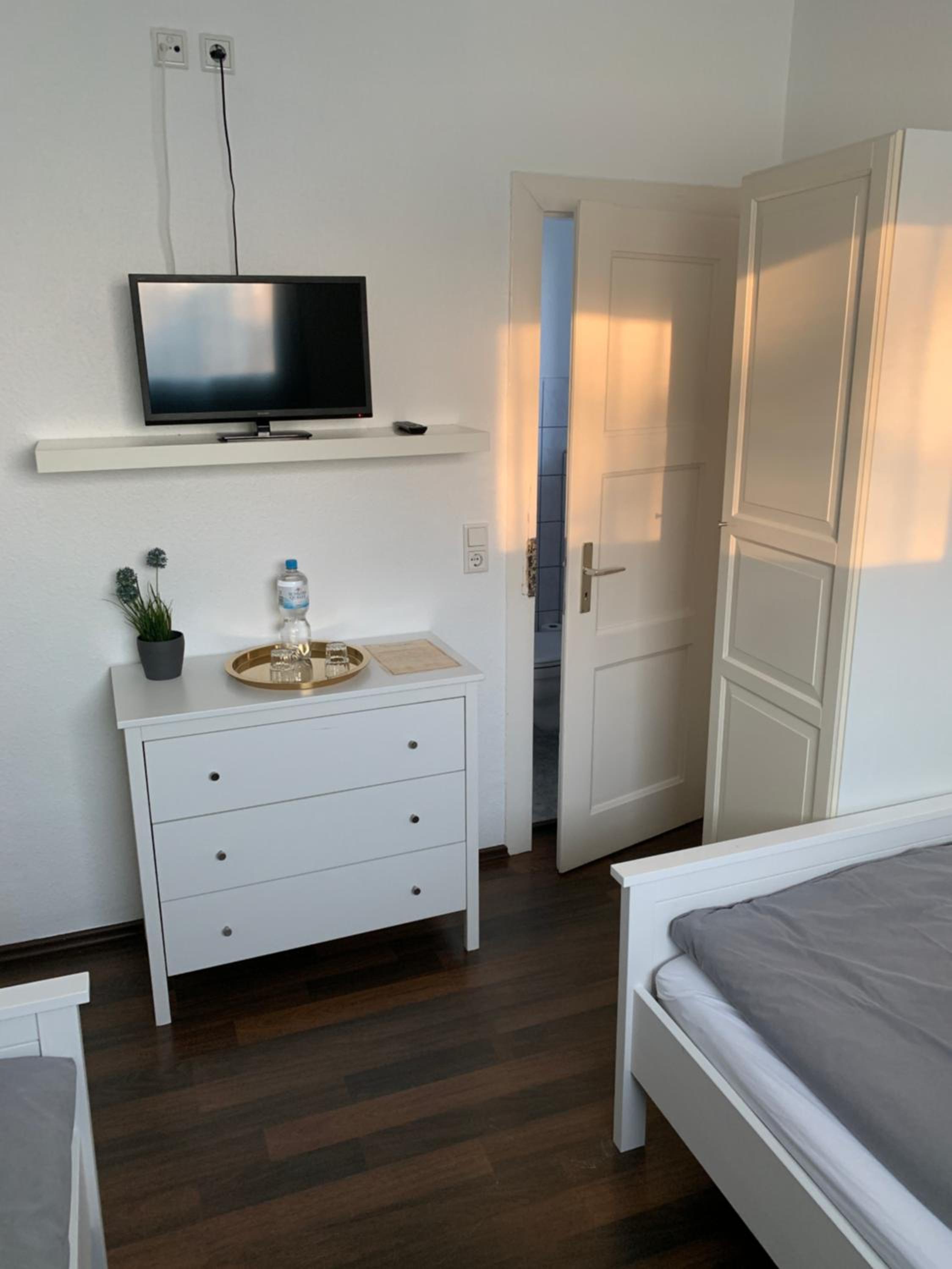 Double Room with Private Bathroom - Photo 4