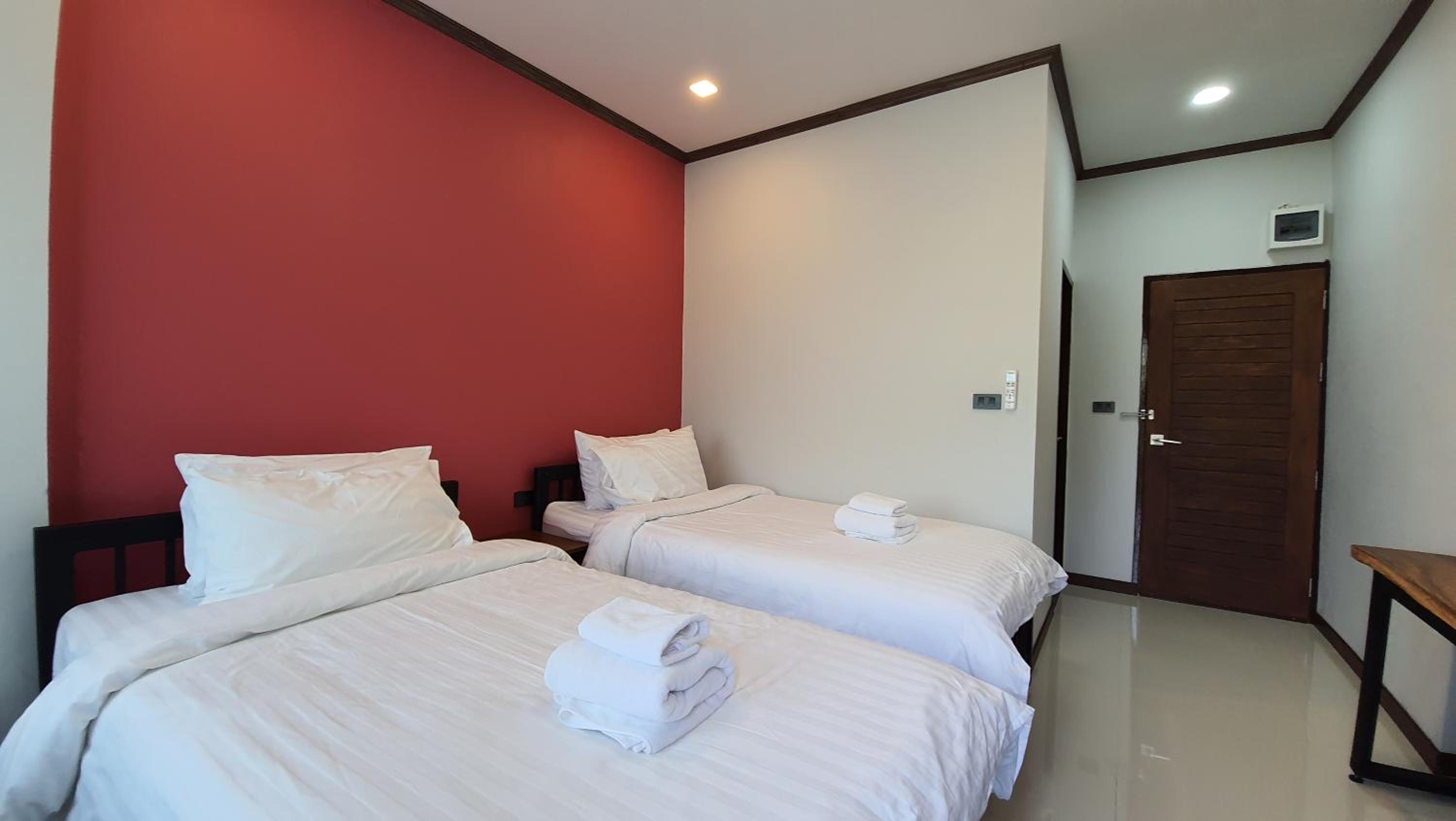 Twin Room - Photo 12
