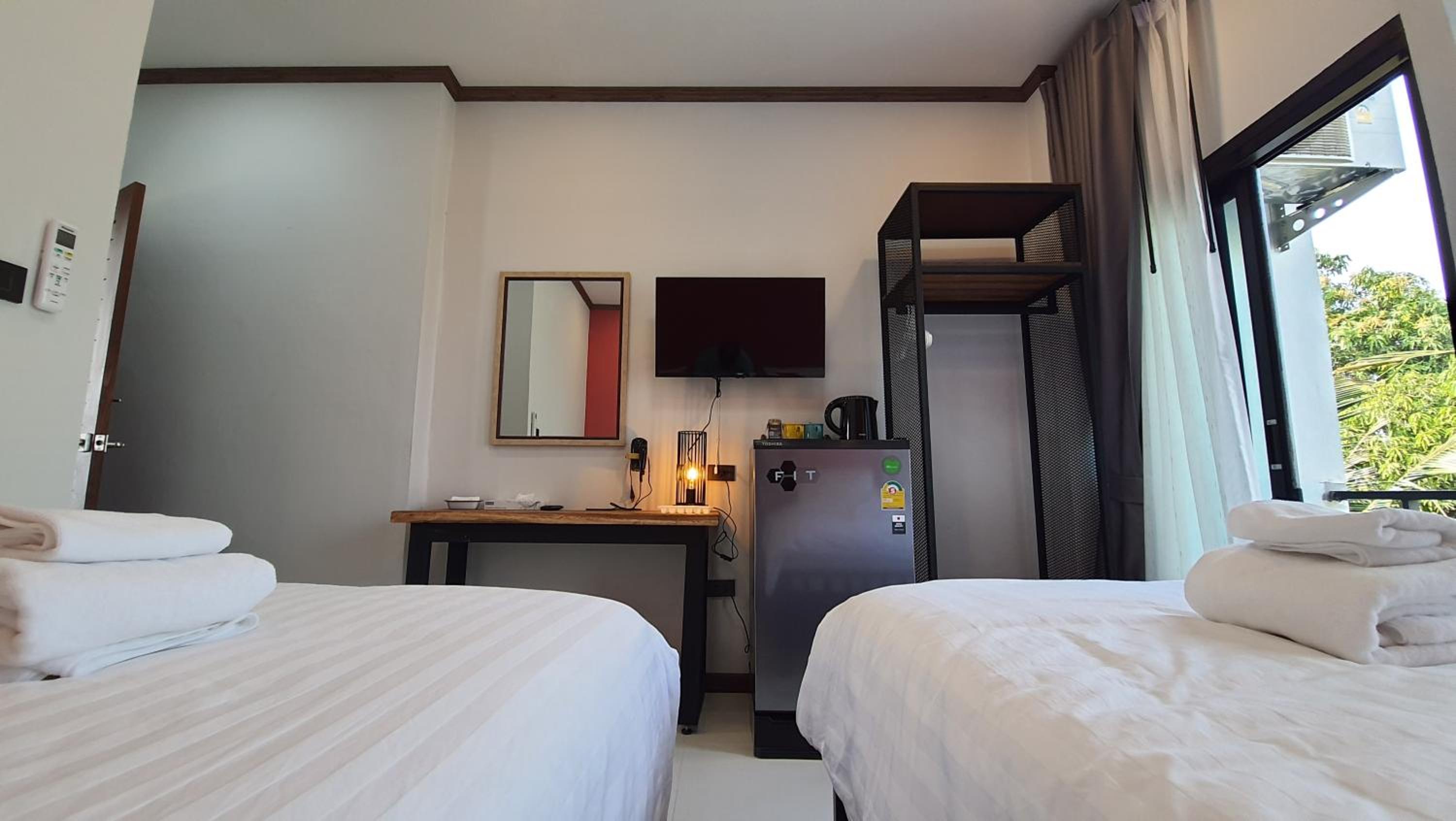 Twin Room - Photo 11