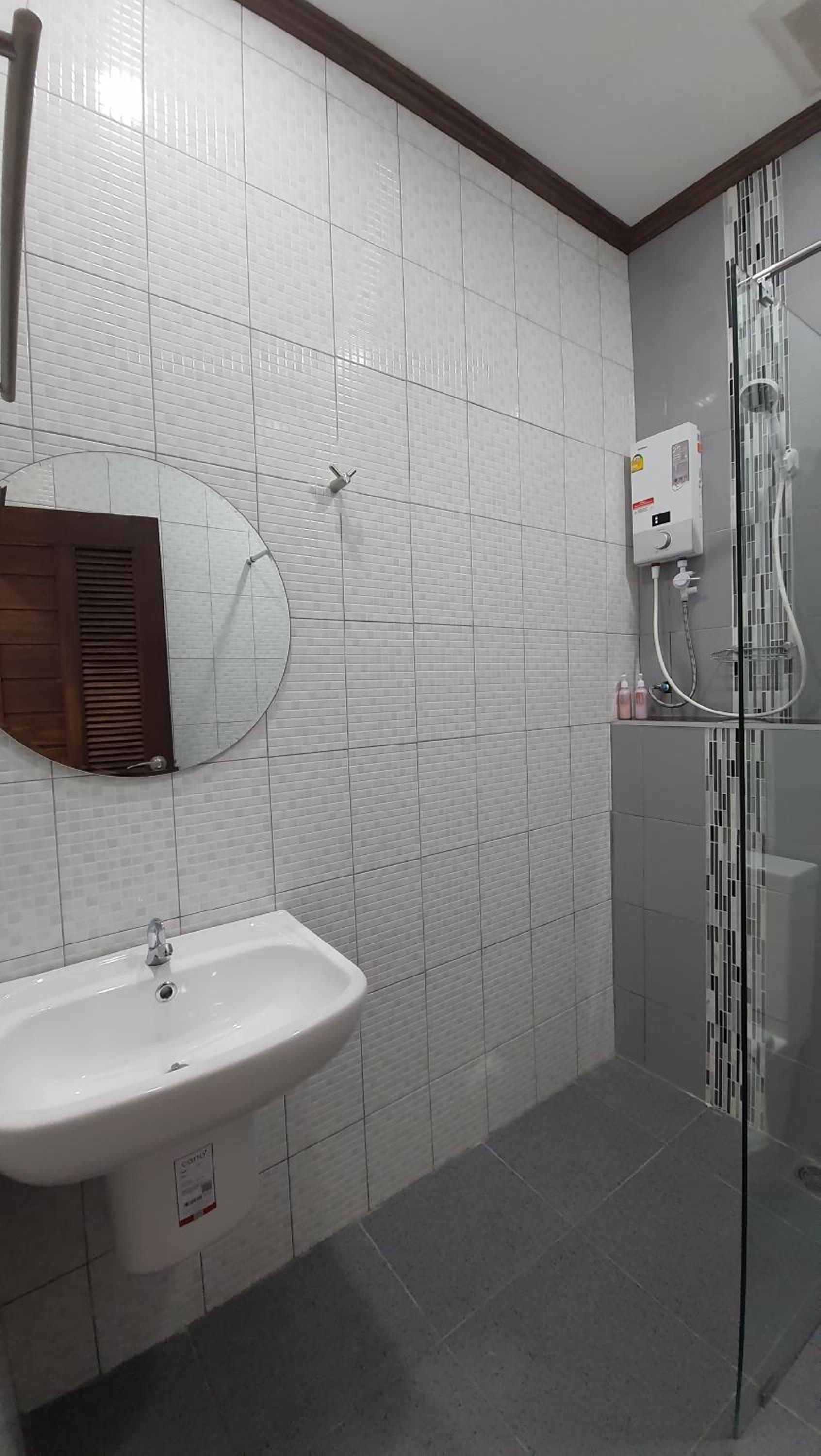Twin Room - Photo 8